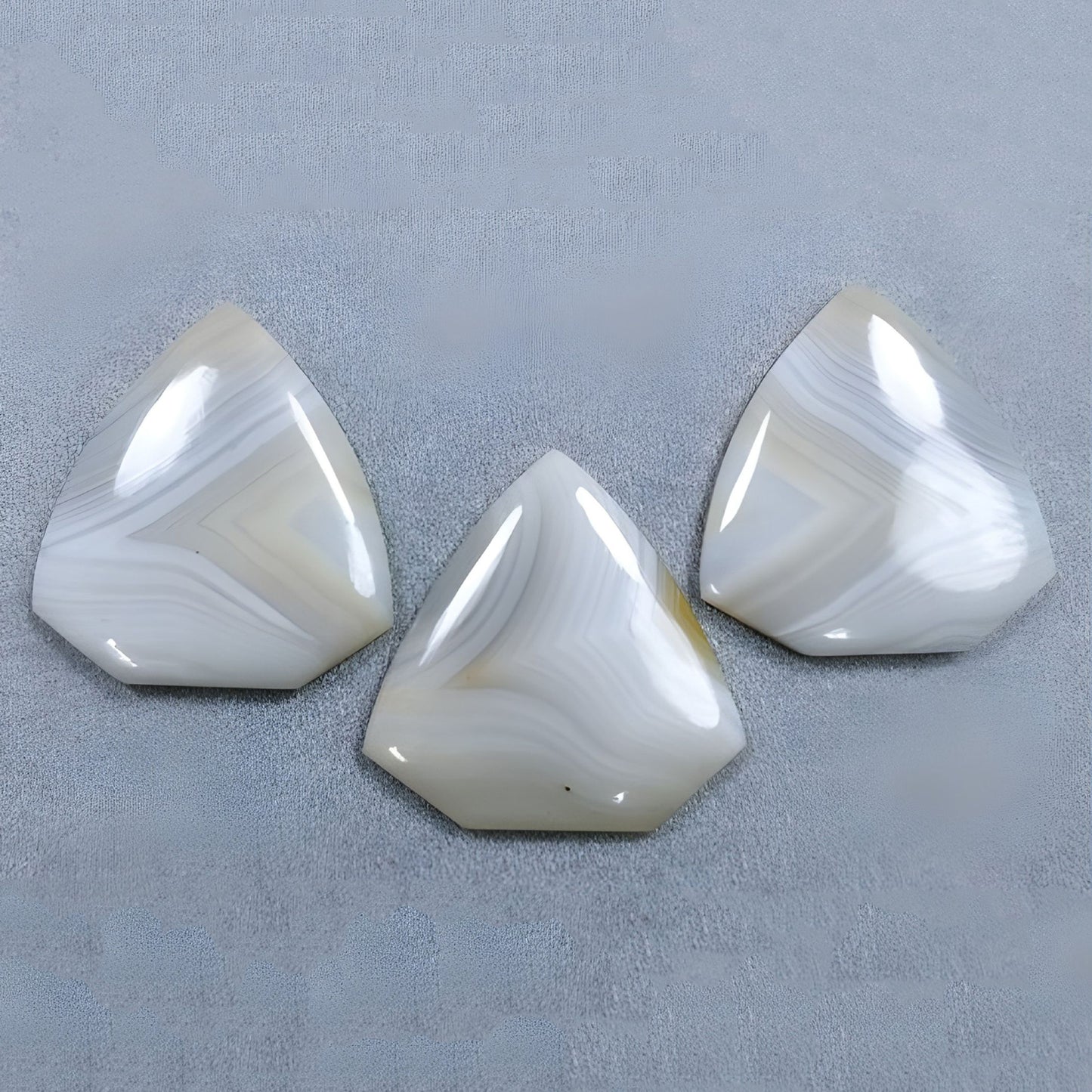 Achat-Cabochon in ausgefallener Form