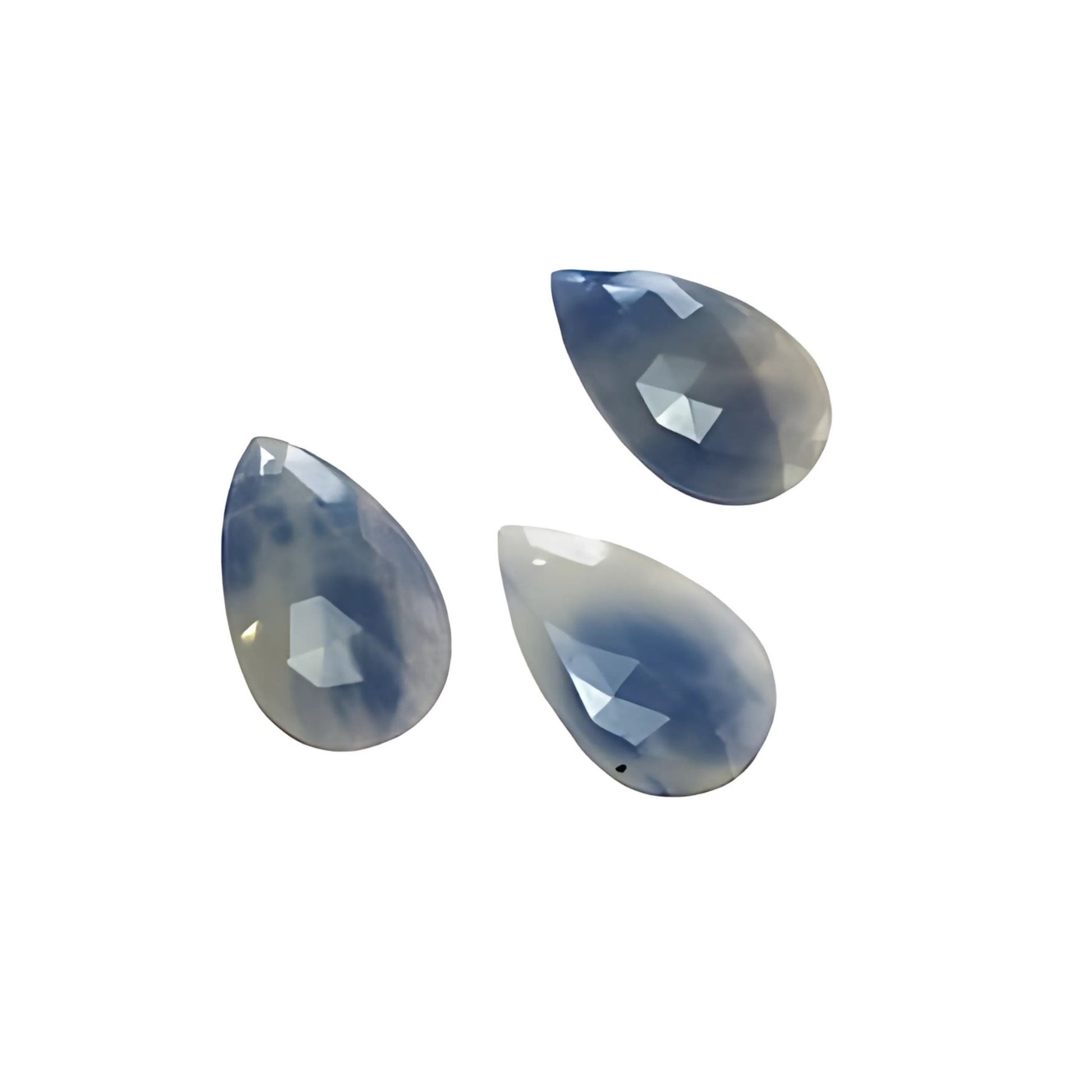 blauer Saphir im Tropfen-Rosenschliff