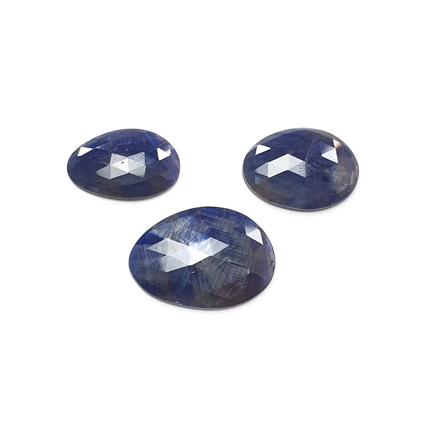 ブルーサファイアのファンシーローズカットスライス