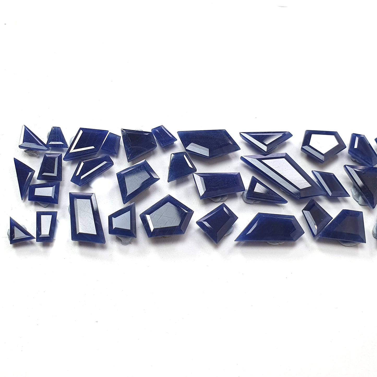 ياقوت أزرق متعدد الأوجه