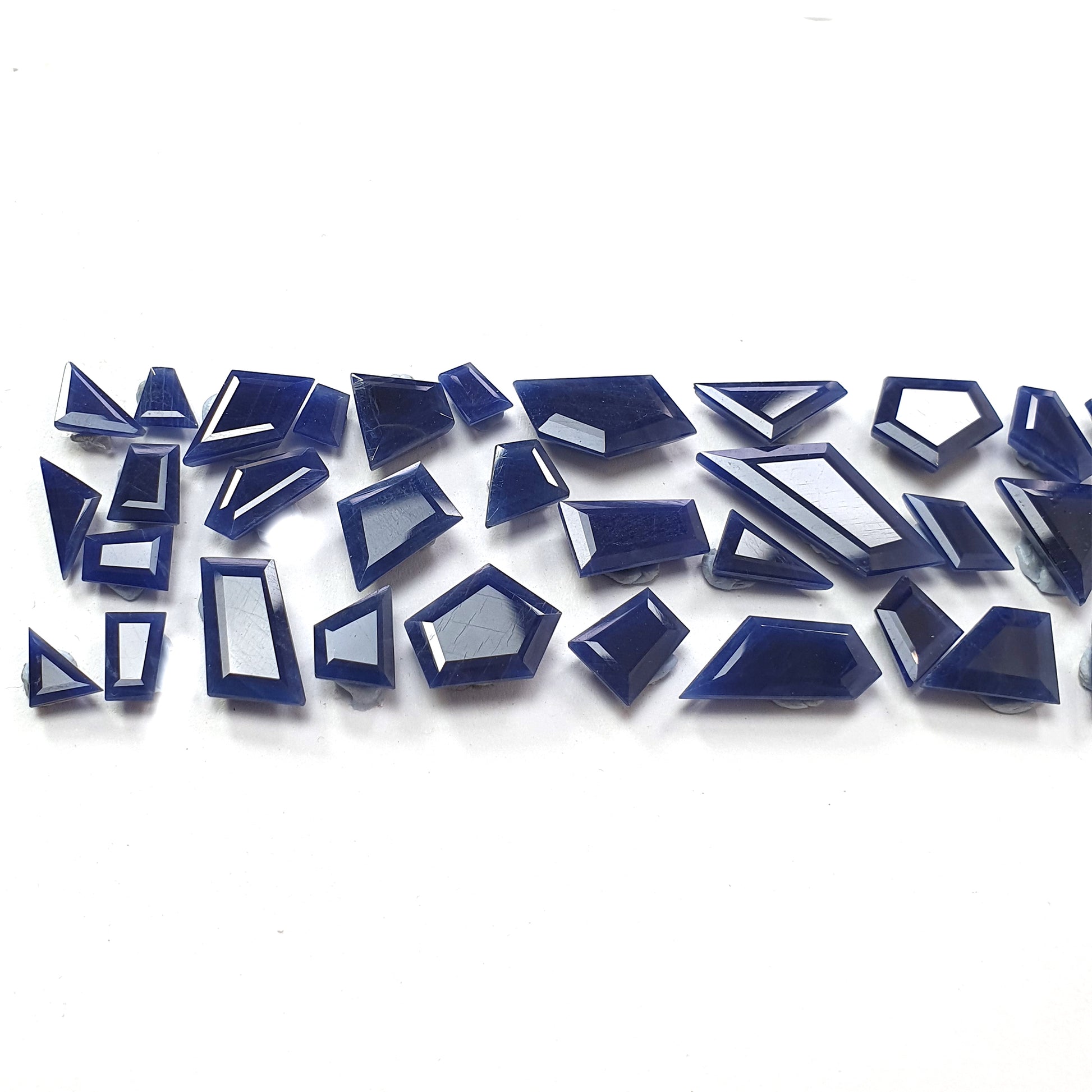 ياقوت أزرق متعدد الأوجه