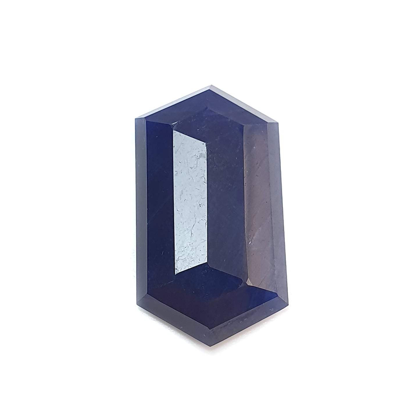 Pierre précieuse saphir taillée en escalier