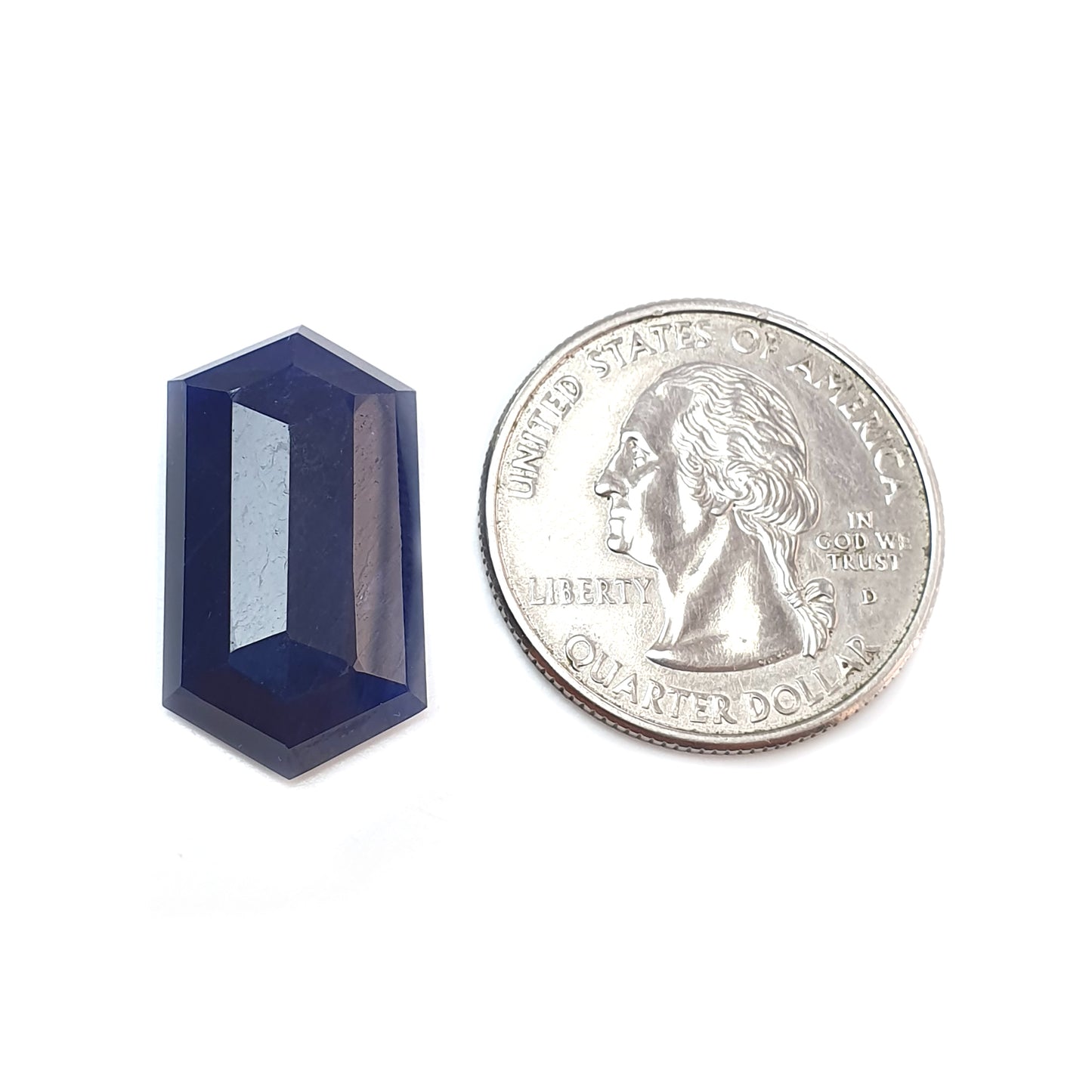 Blauer Saphir im Sechseckschliff