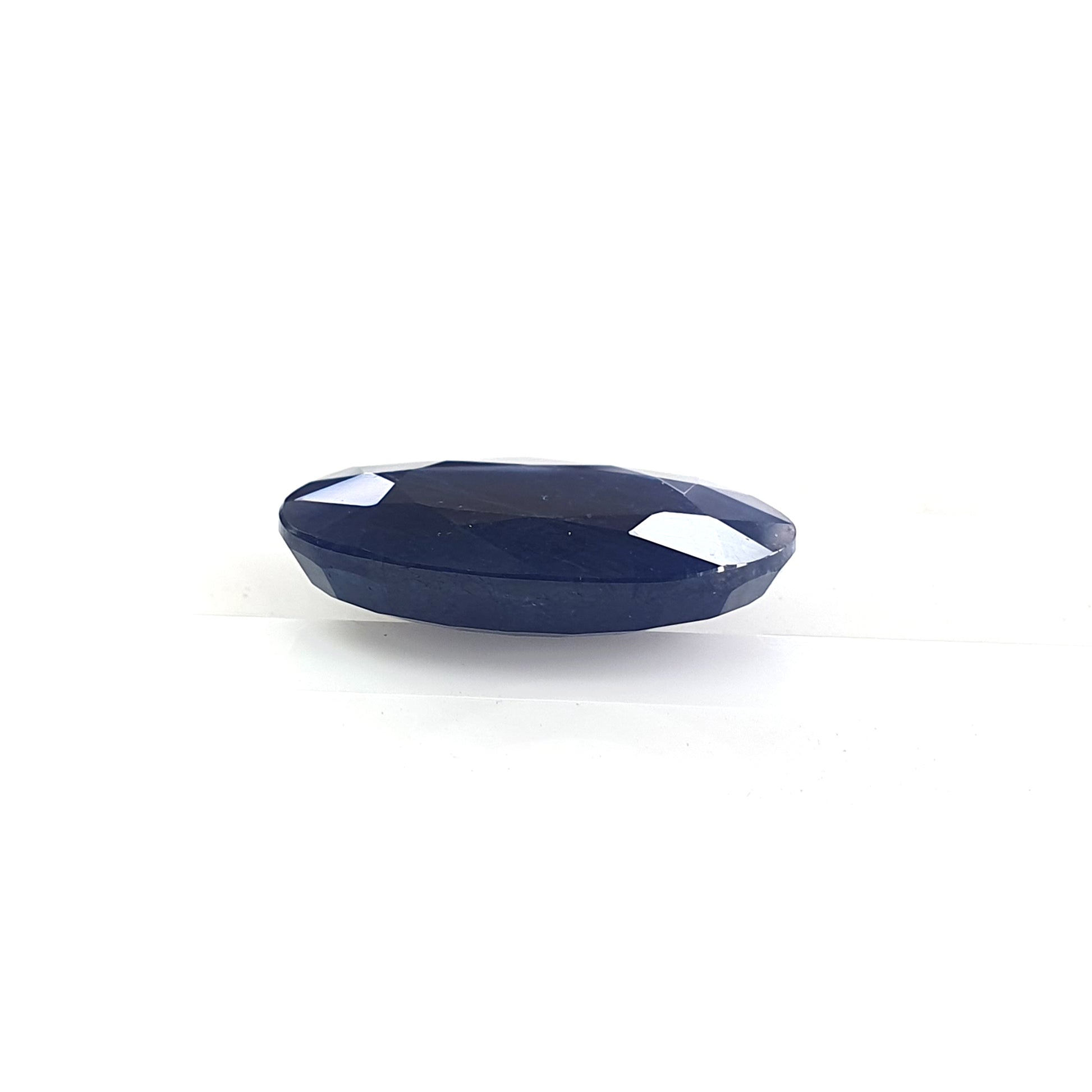 unbehandelter blauer Saphir