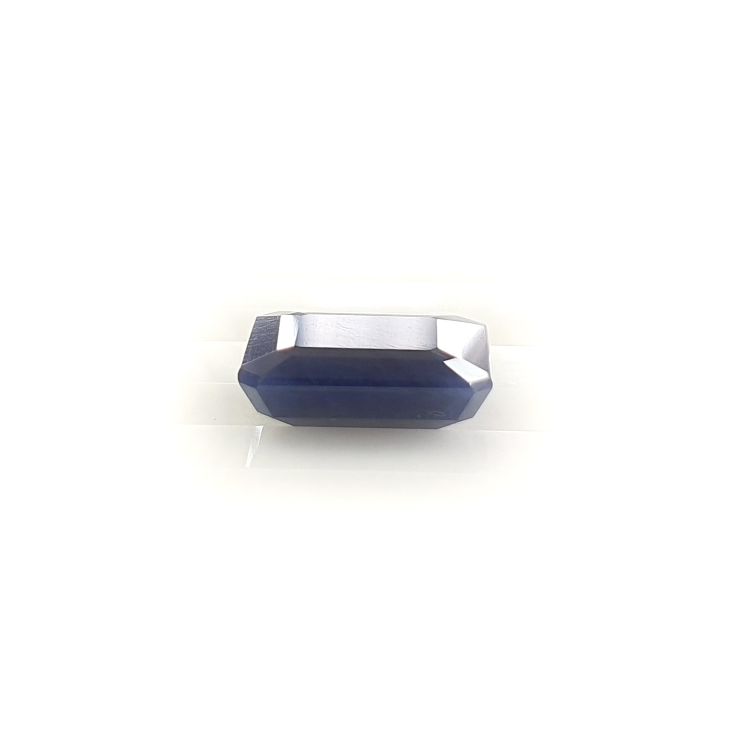 unbehandelter blauer Saphir