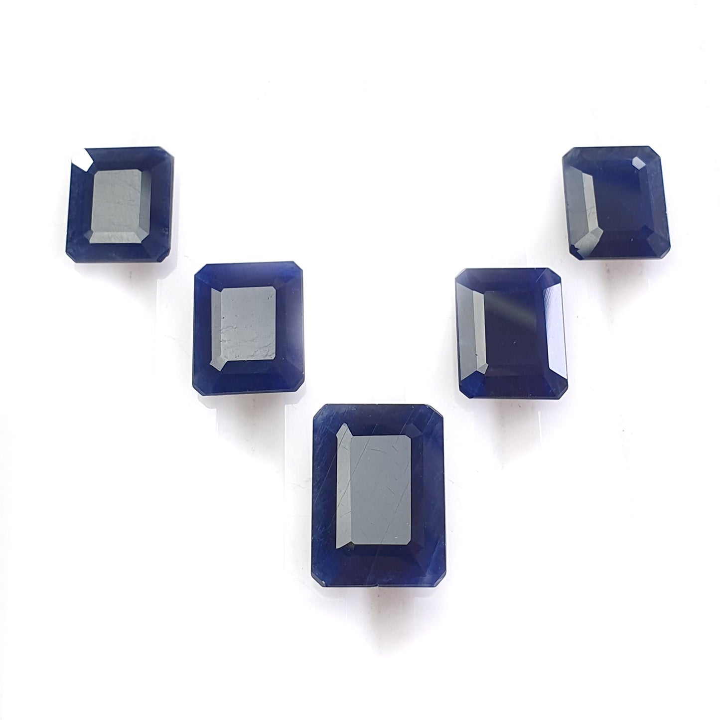 unbehandelter blauer Saphir