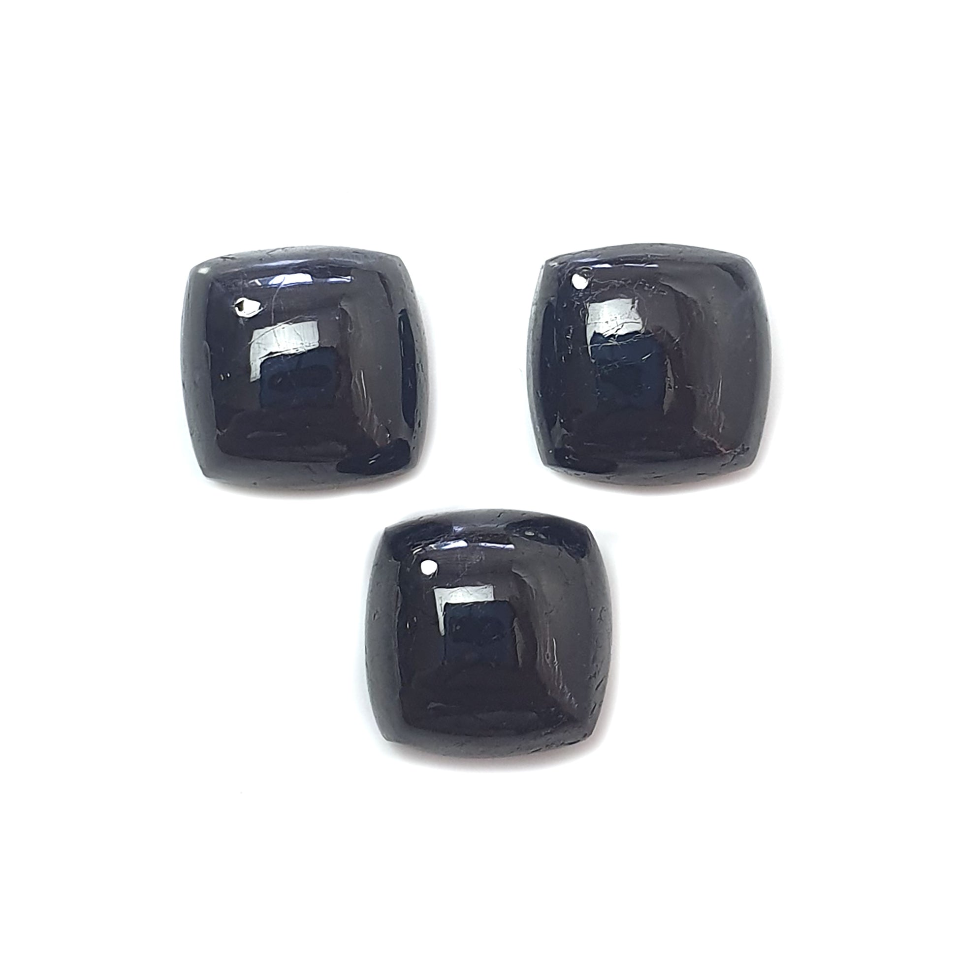 Cabujón de zafiro negro