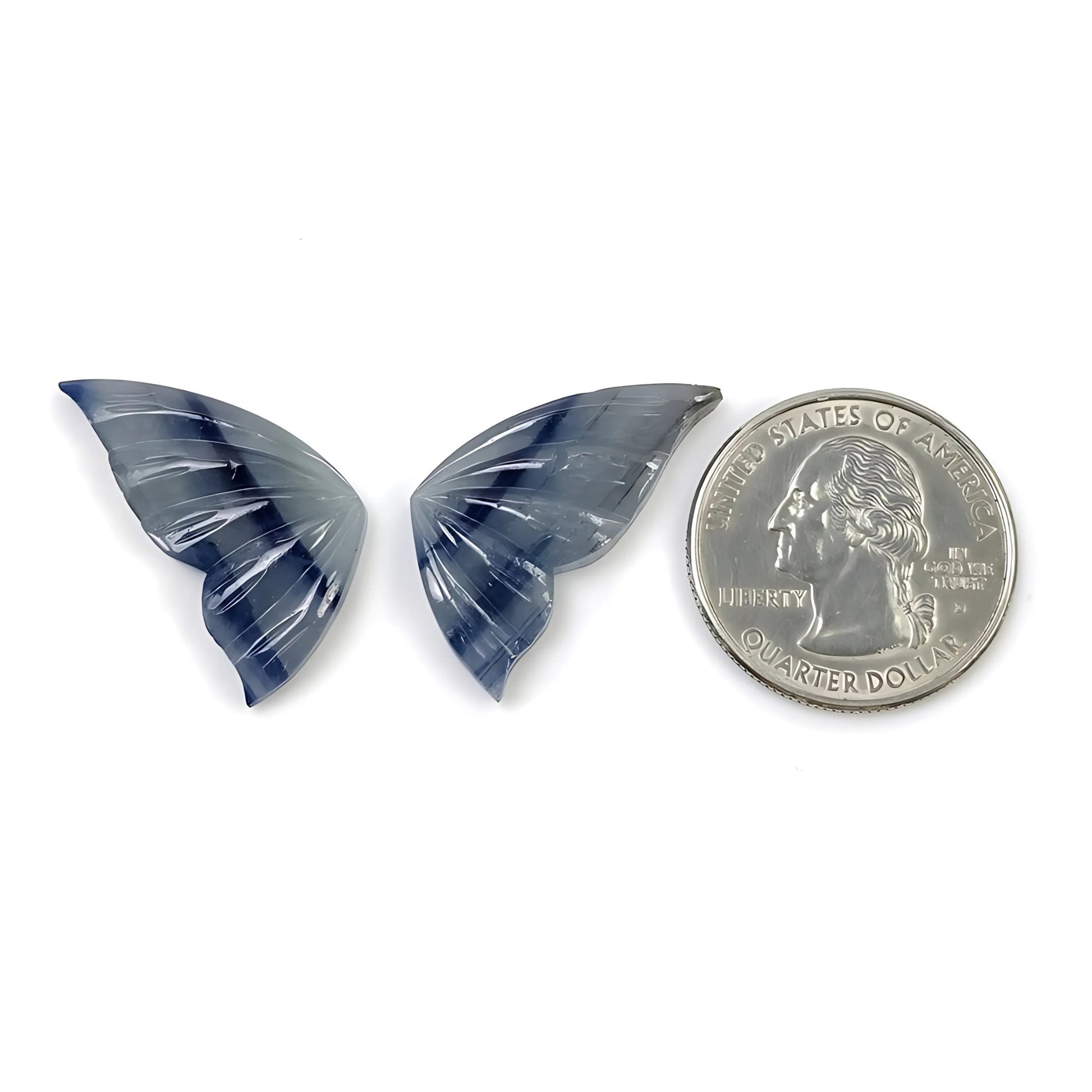 サファイアの蝶の彫刻