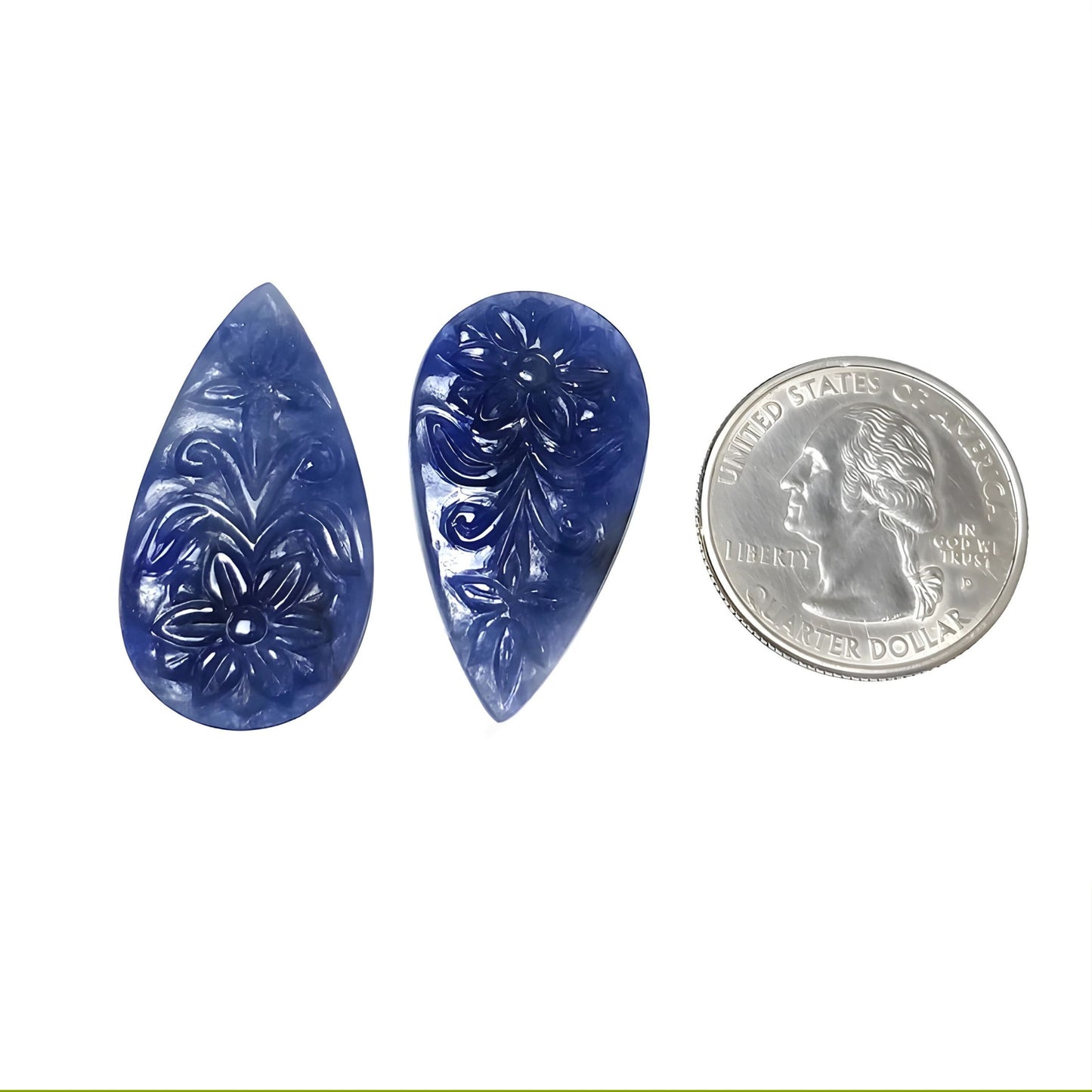 ブルーサファイアの洋梨の彫刻