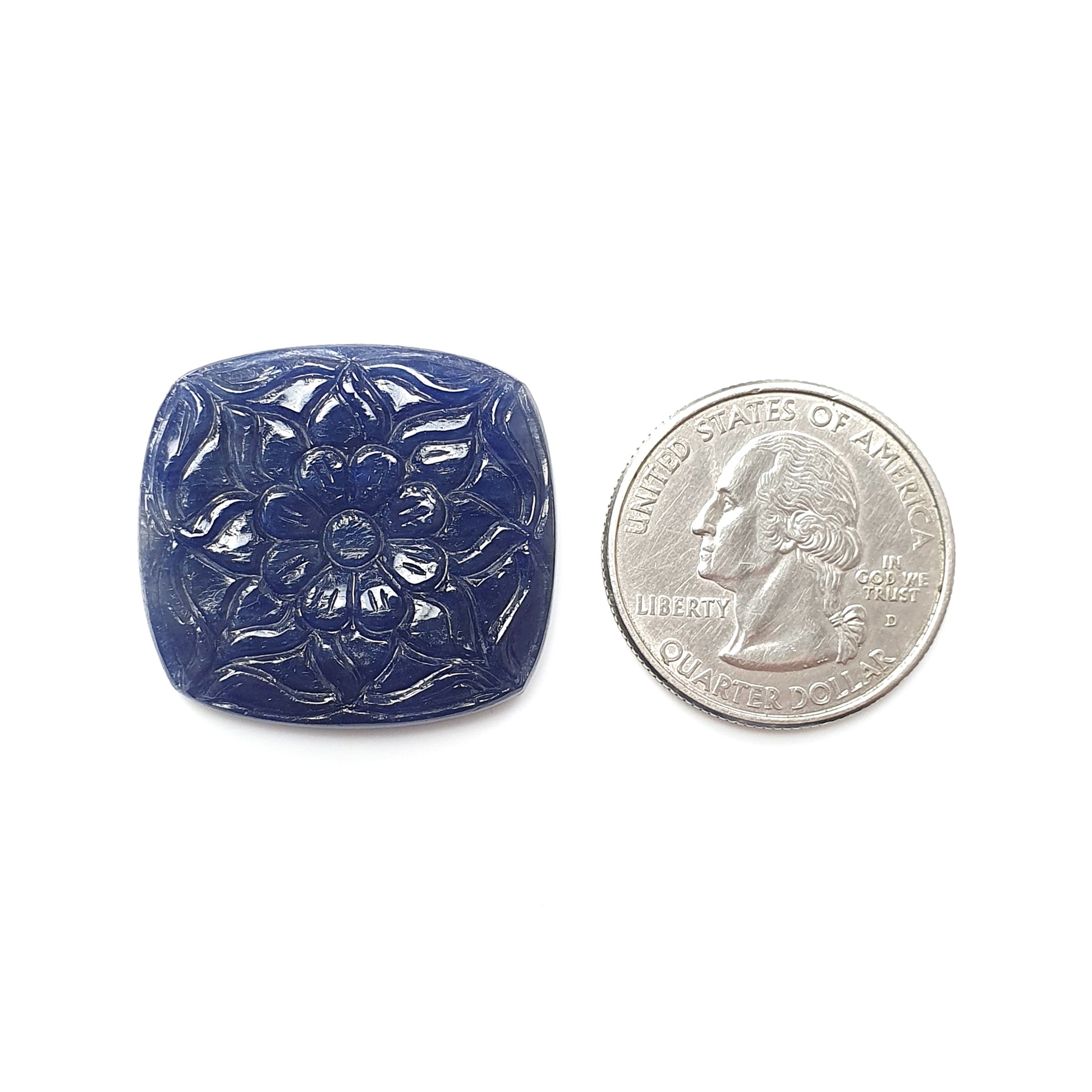 ブルーサファイアのクッション彫刻