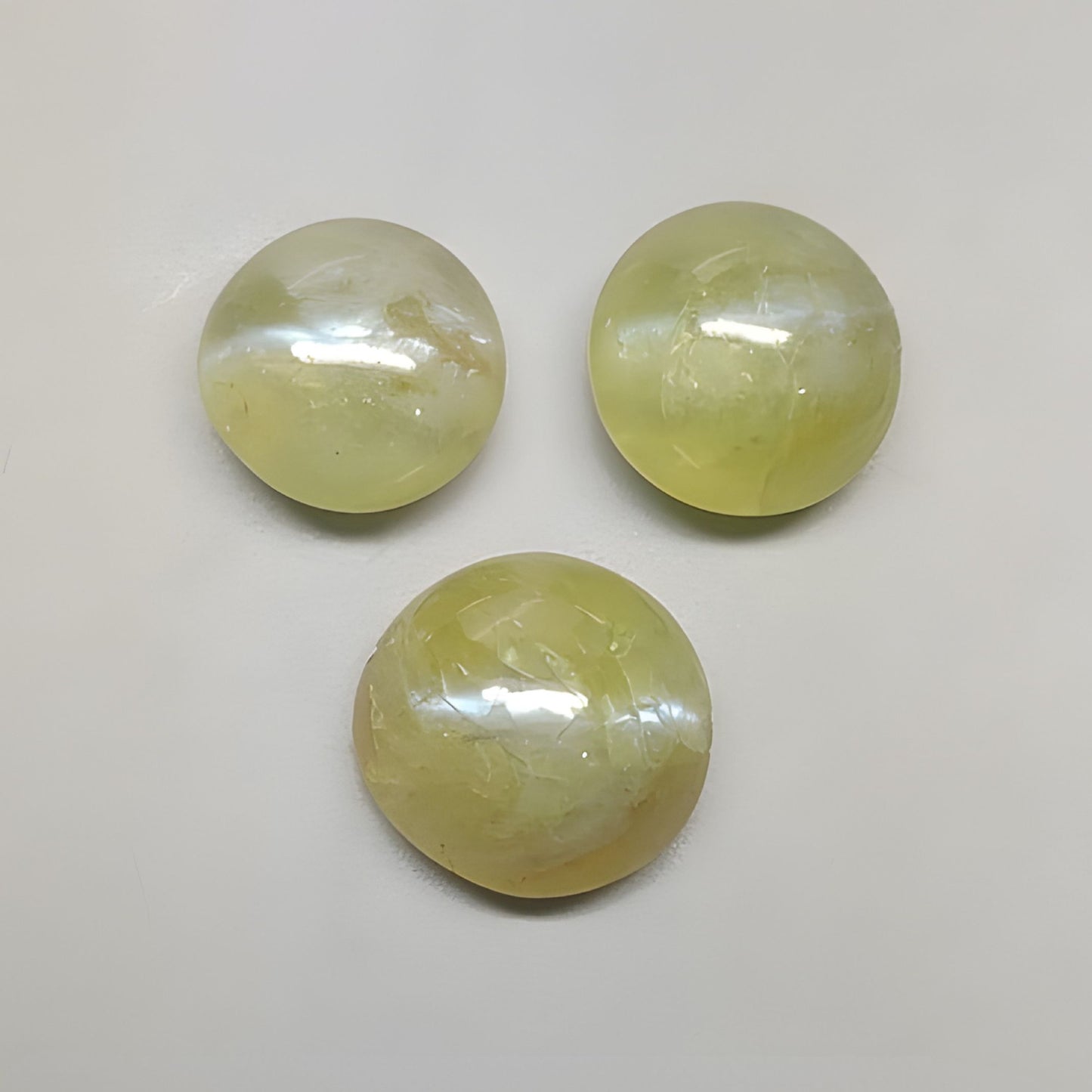 cat's eye cabochon gemstone
