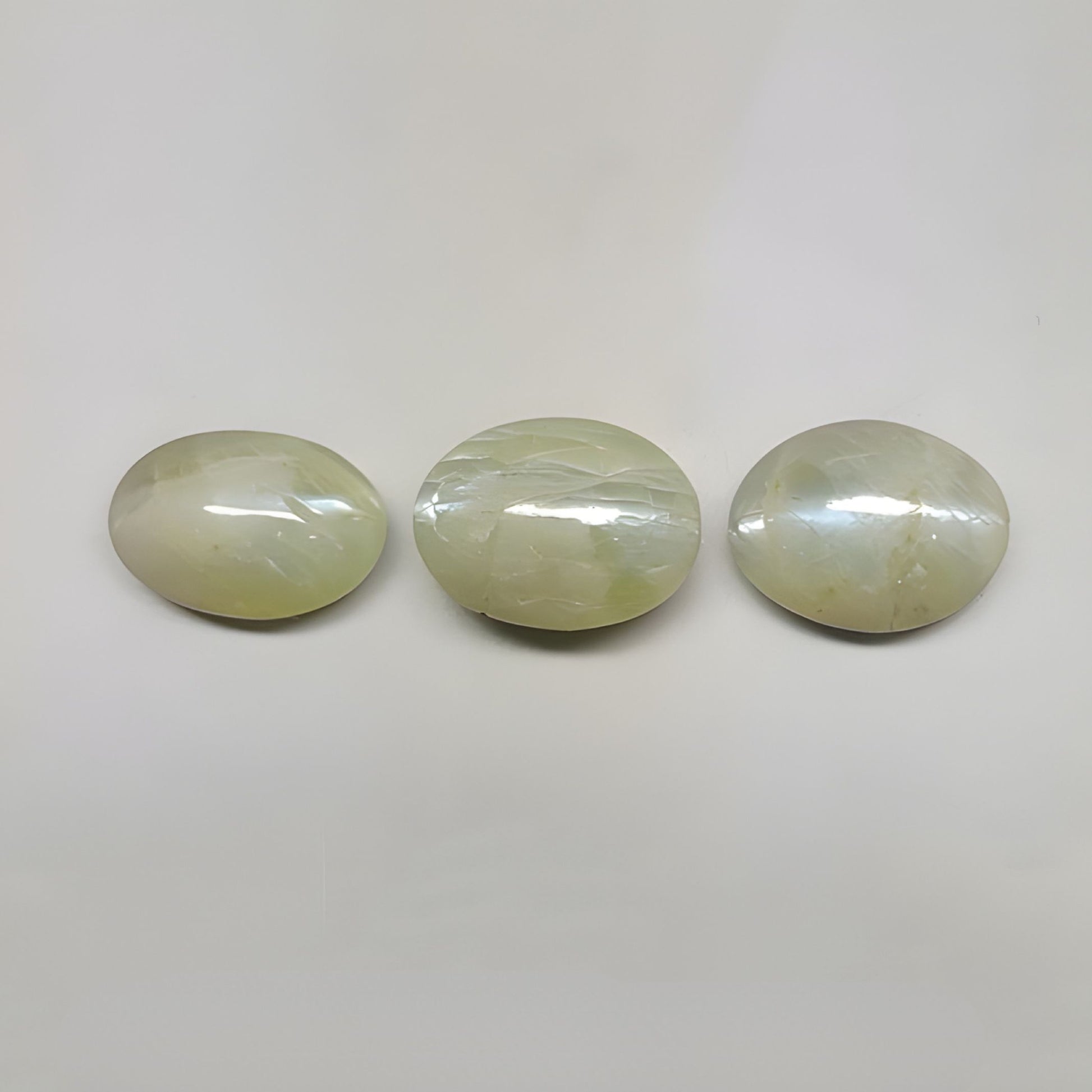 cat's eye cabochon gemstone