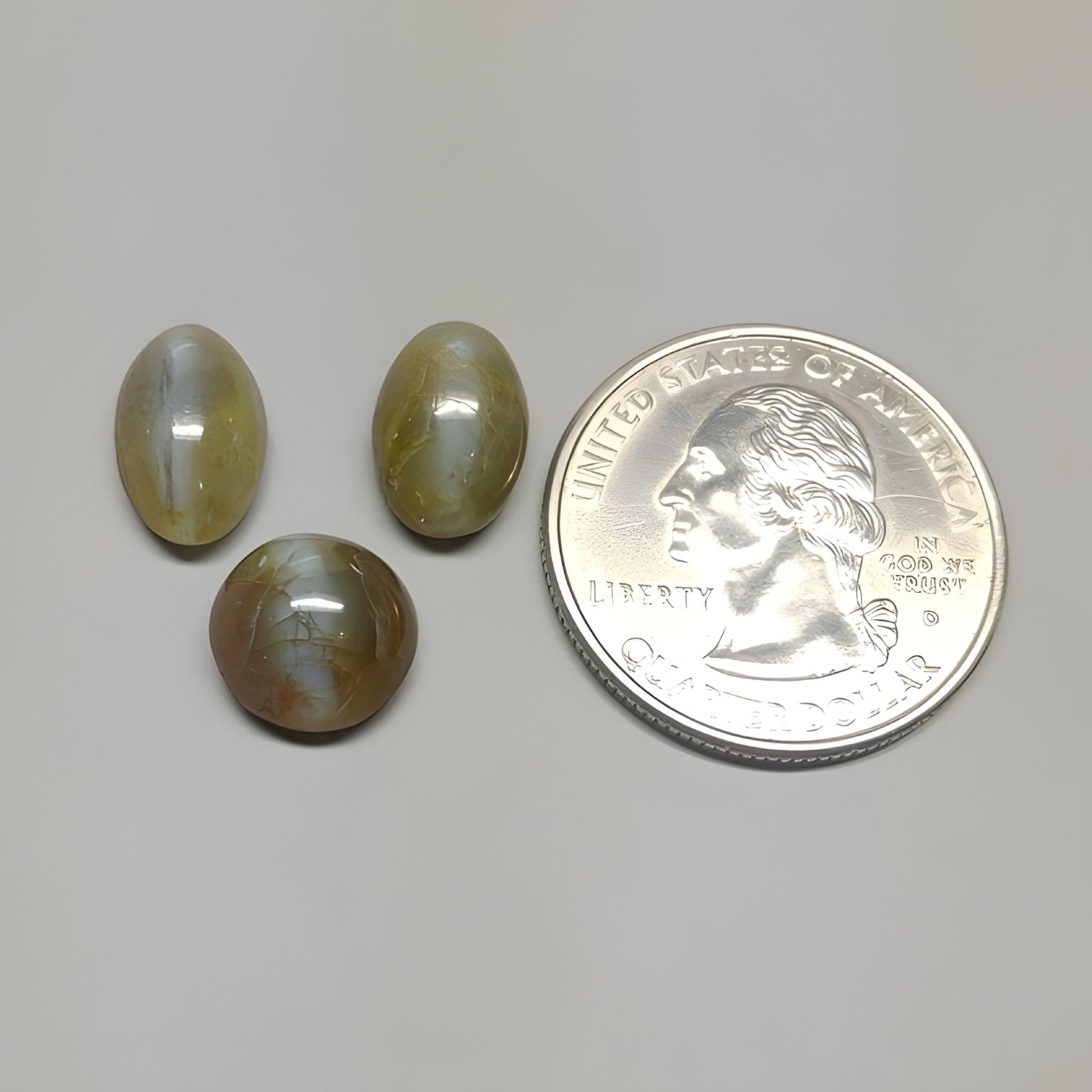 Chrysoberyll-Katzenaugen-Cabochon