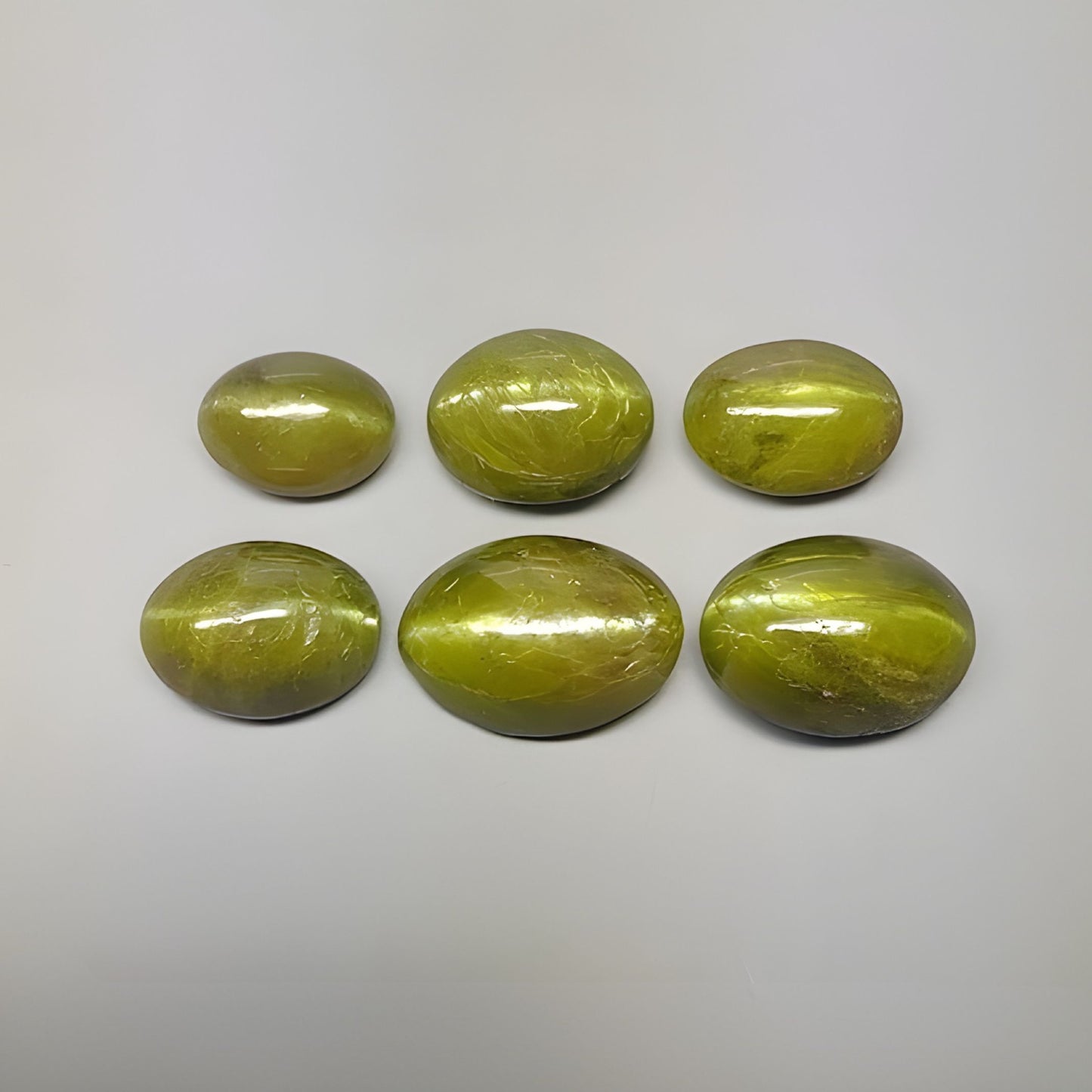 cat's eye cabochon gemstone
