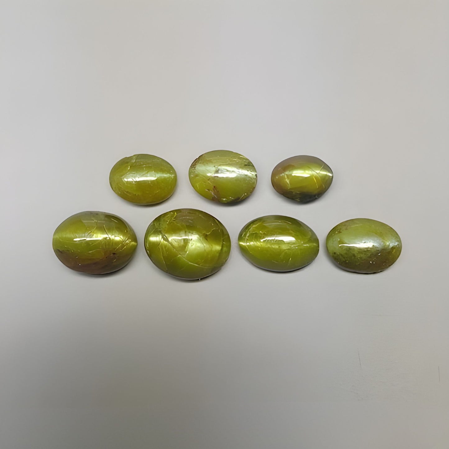 cat's eye cabochon gemstone