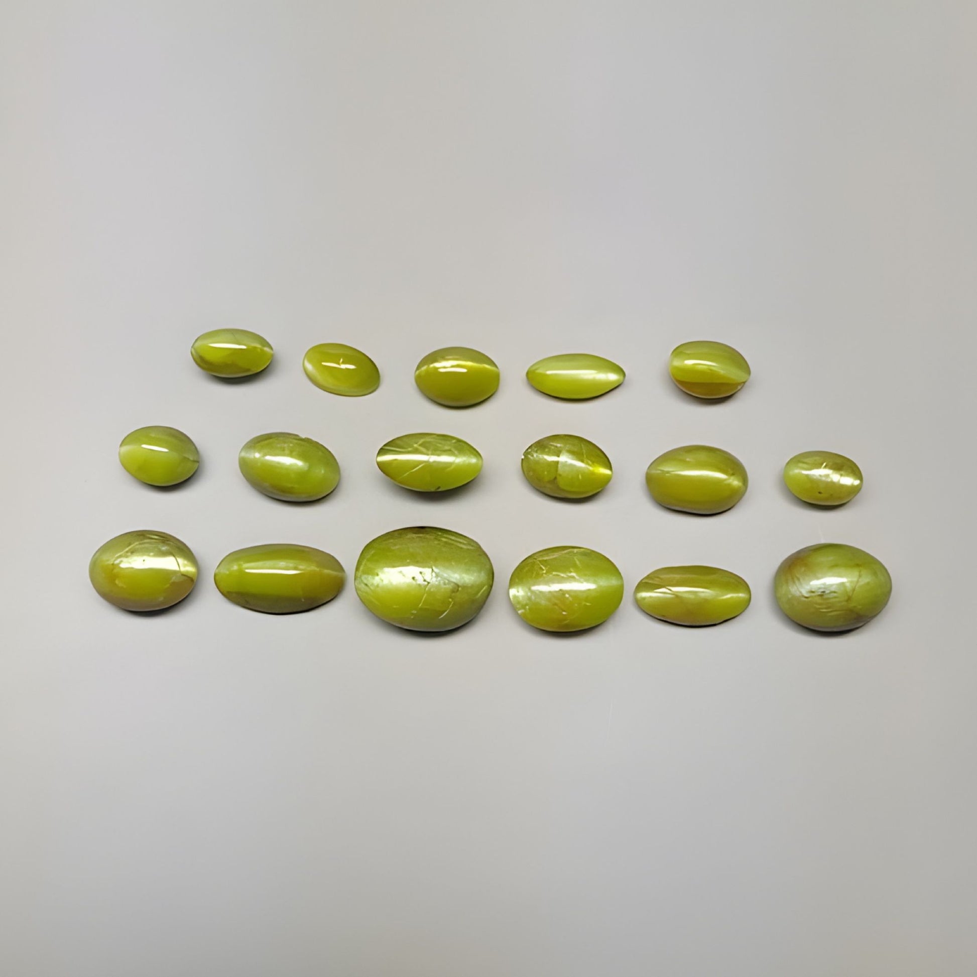 cat's eye cabochon gemstone