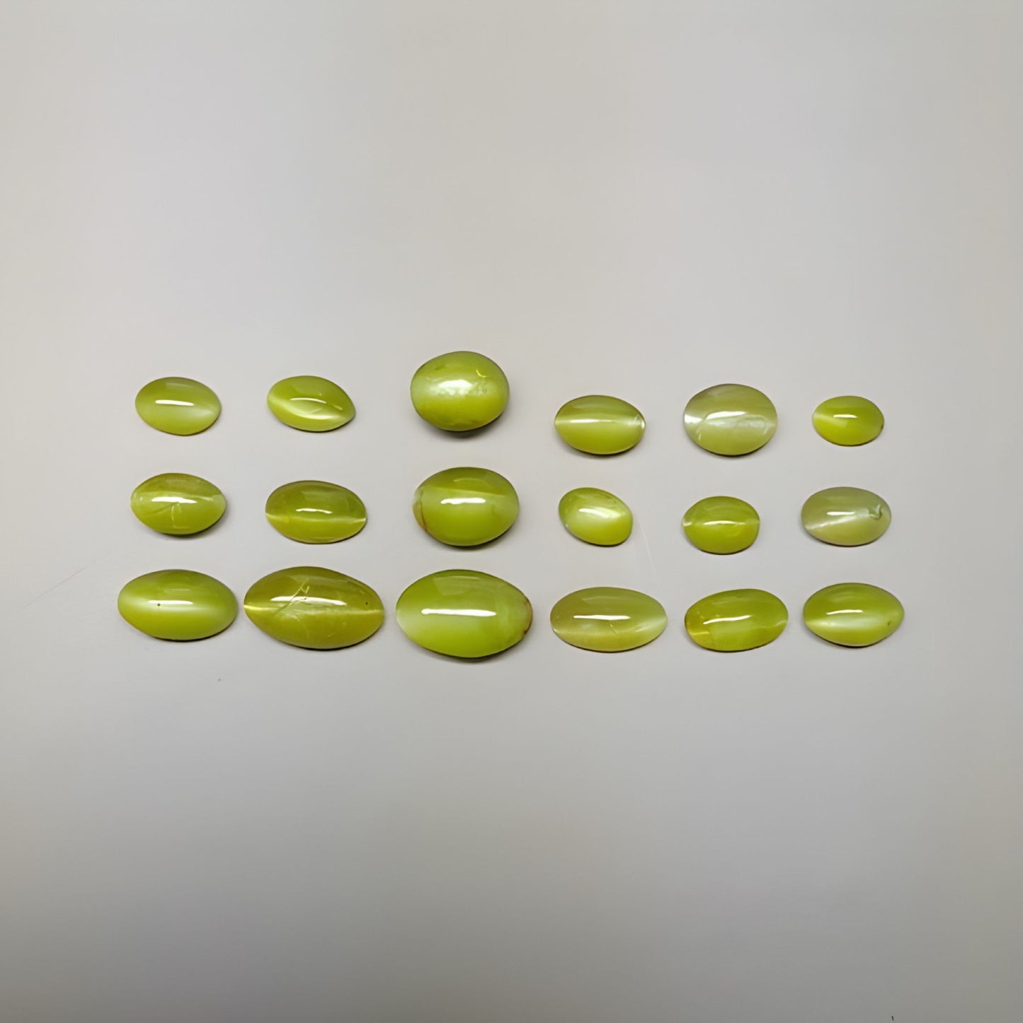 cat's eye cabochon gemstone