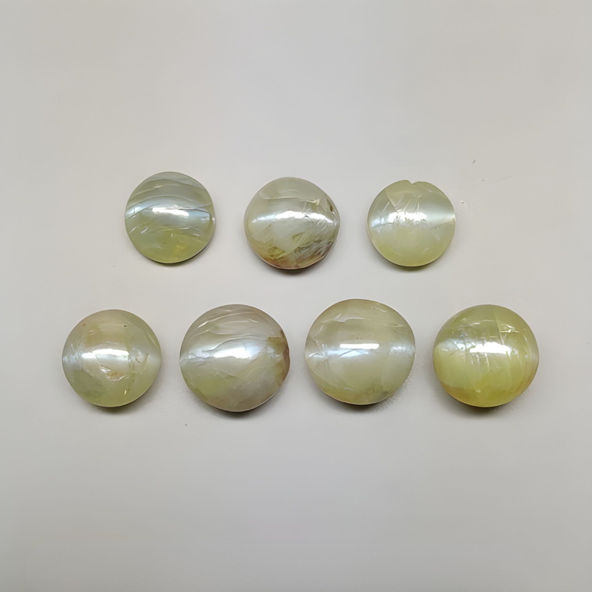 cat's eye cabochon gemstone