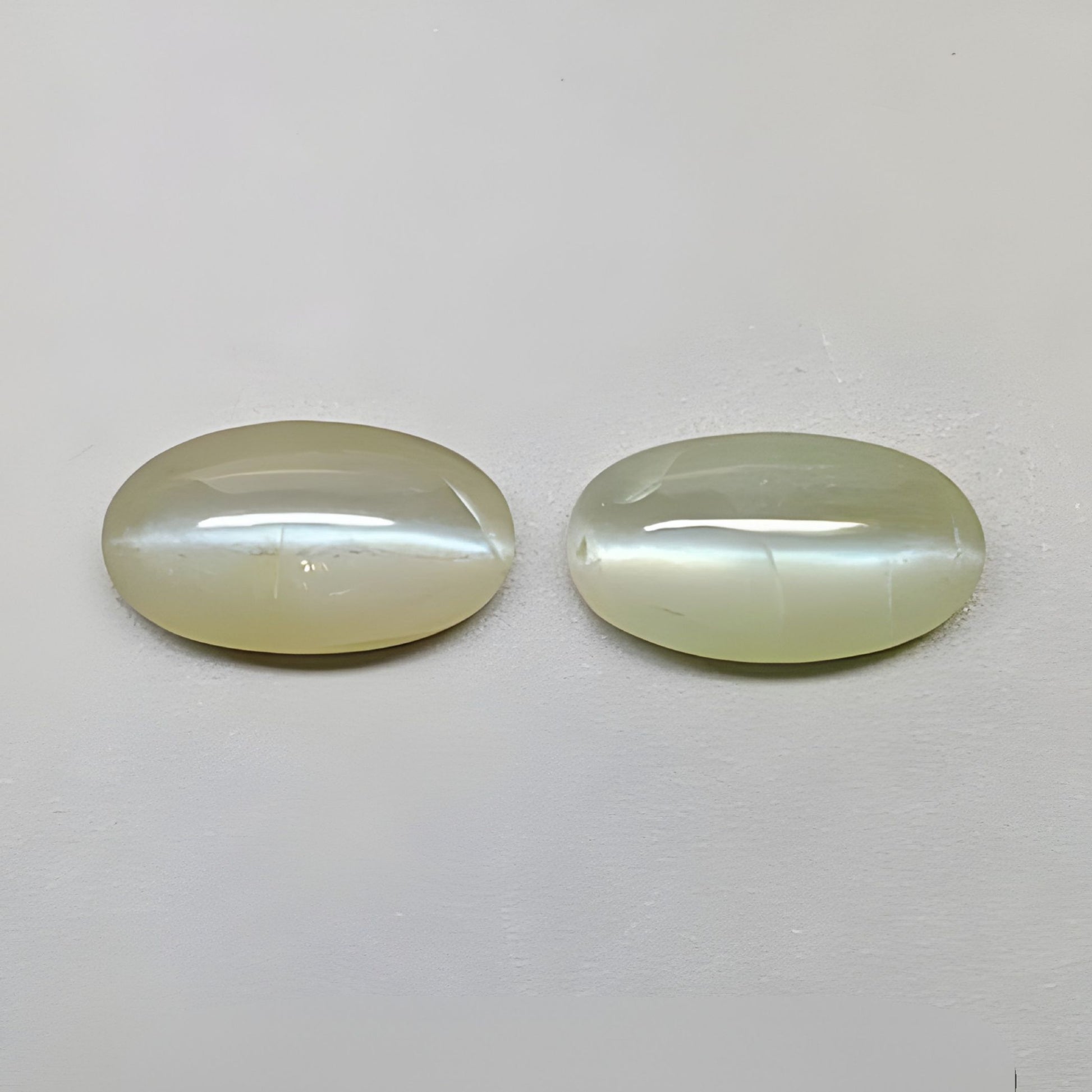 cat's eye cabochon gemstone