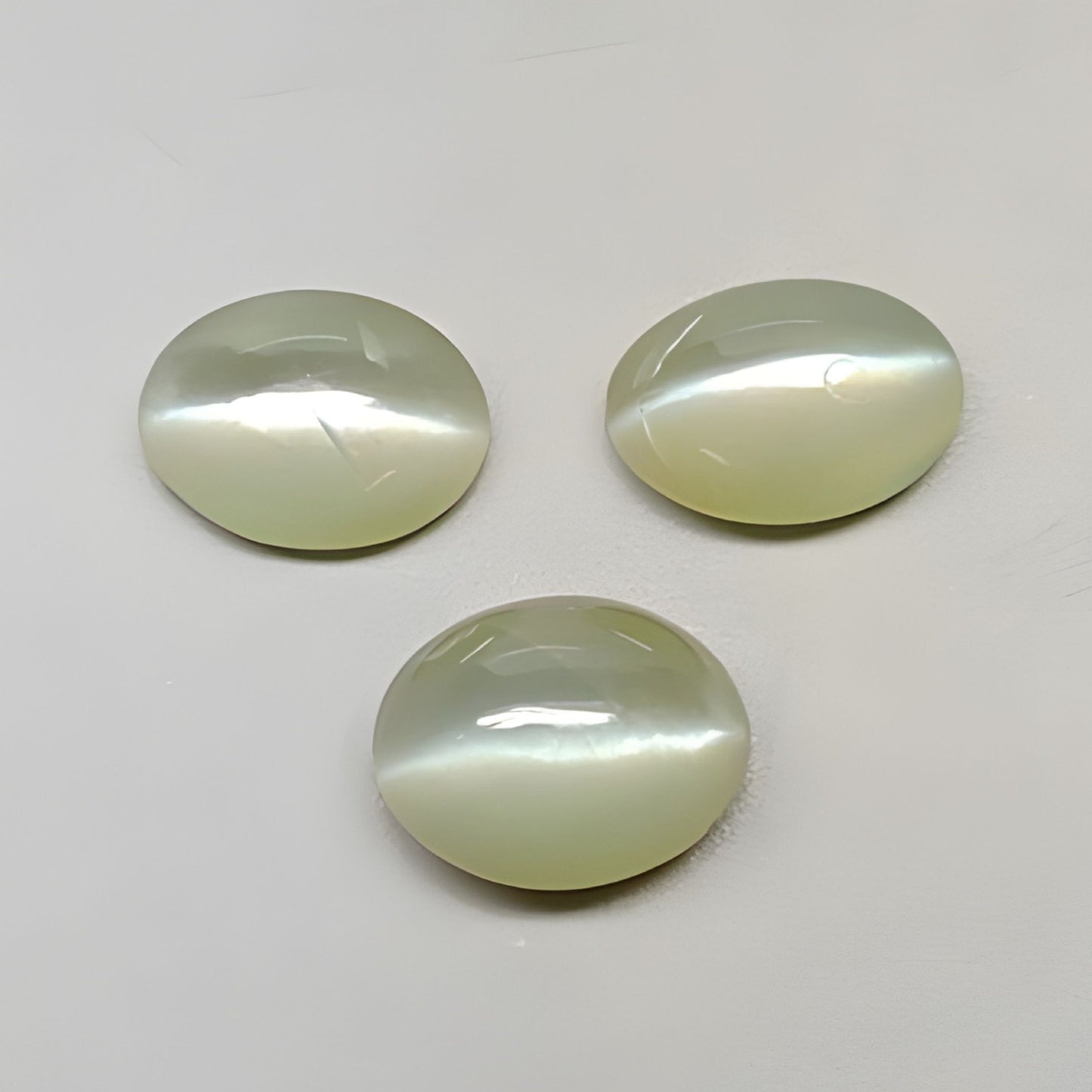 cat's eye cabochon gemstone