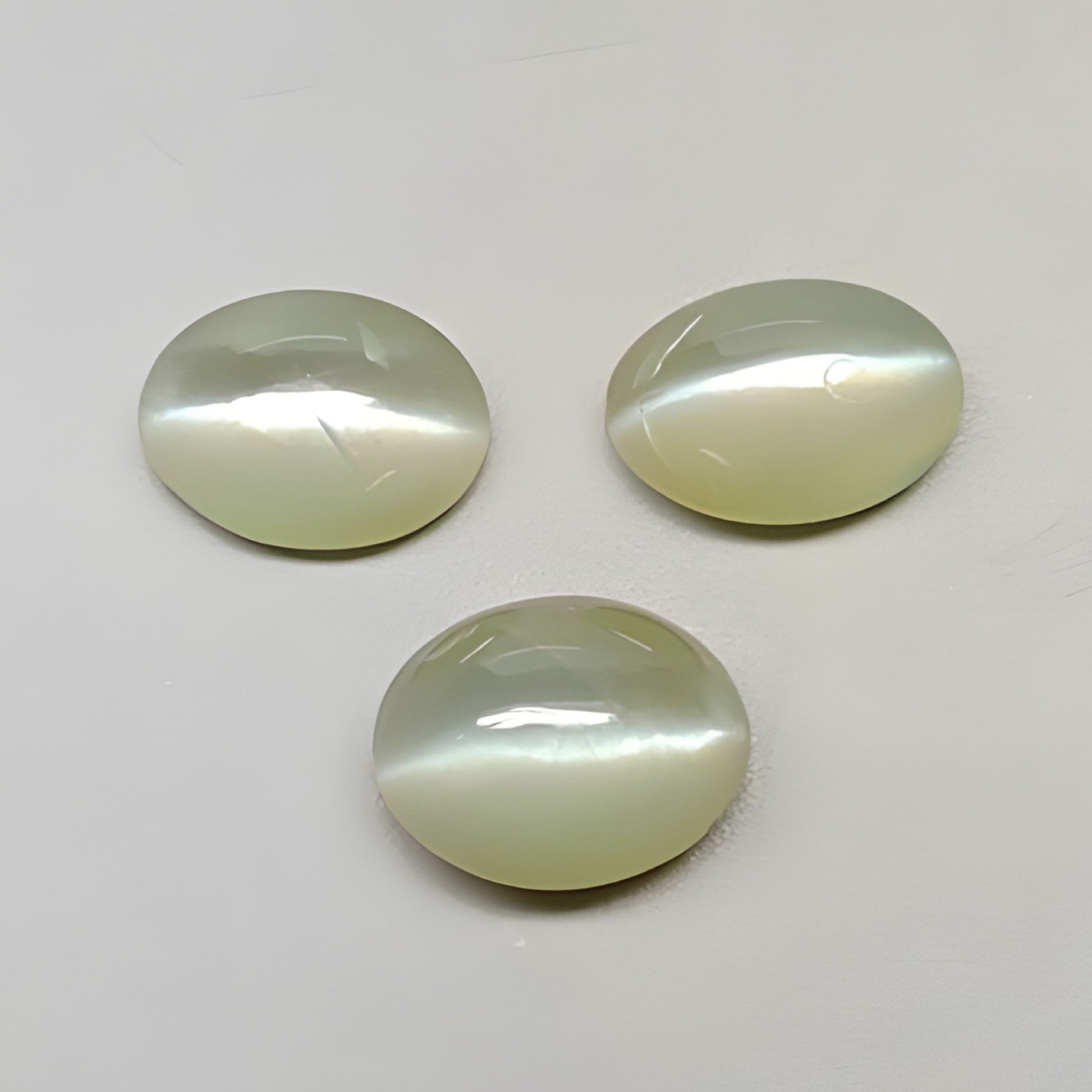 cat's eye cabochon gemstone
