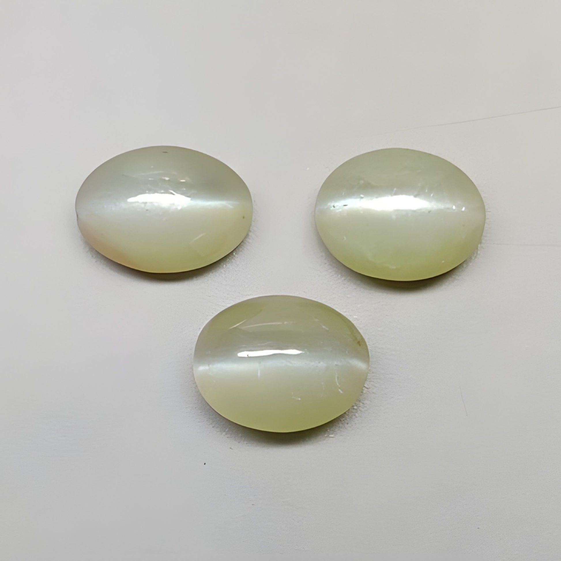 cat's eye cabochon gemstone