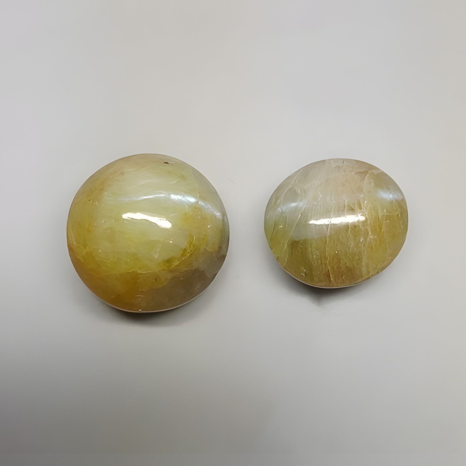 cat's eye cabochon gemstone