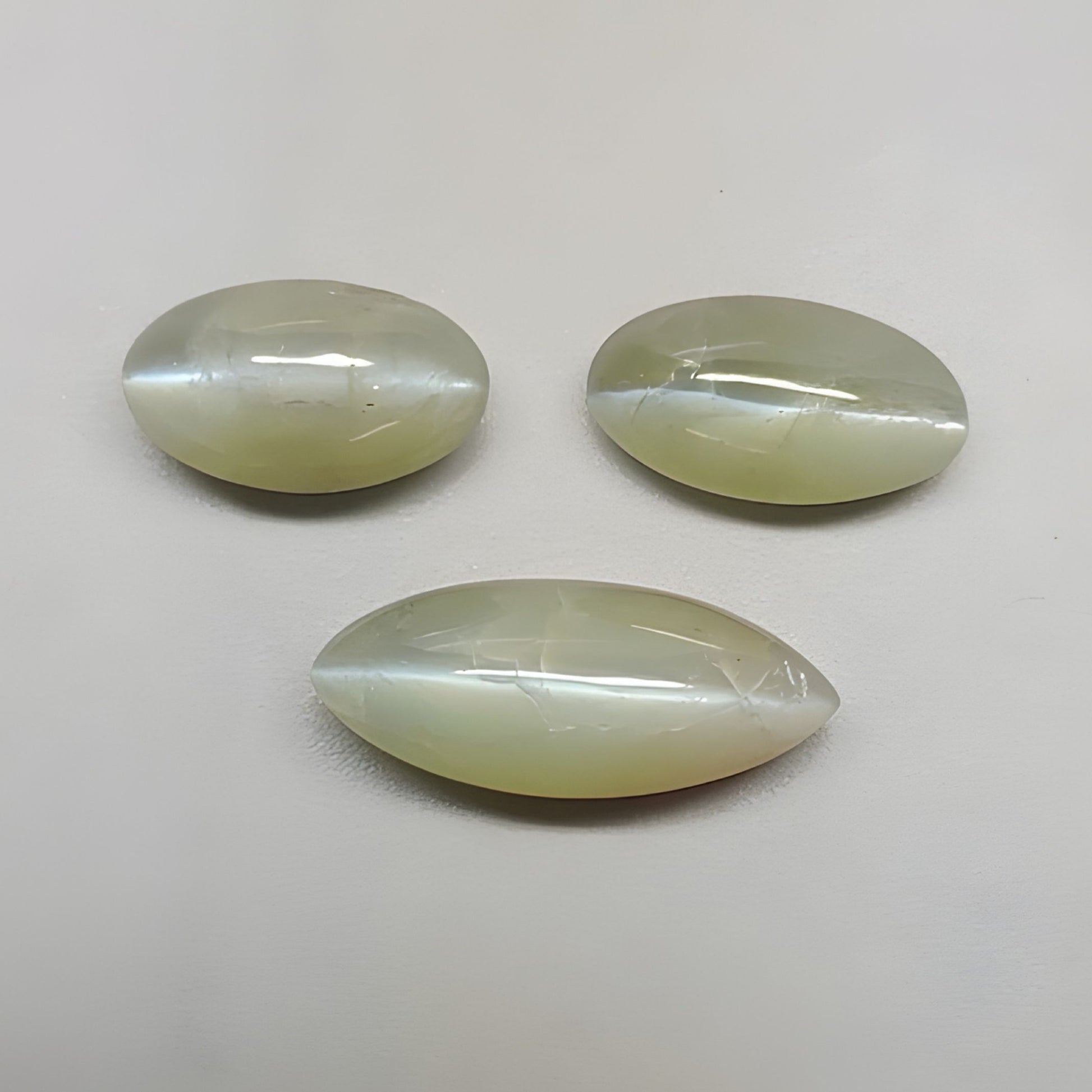 cat's eye cabochon gemstone