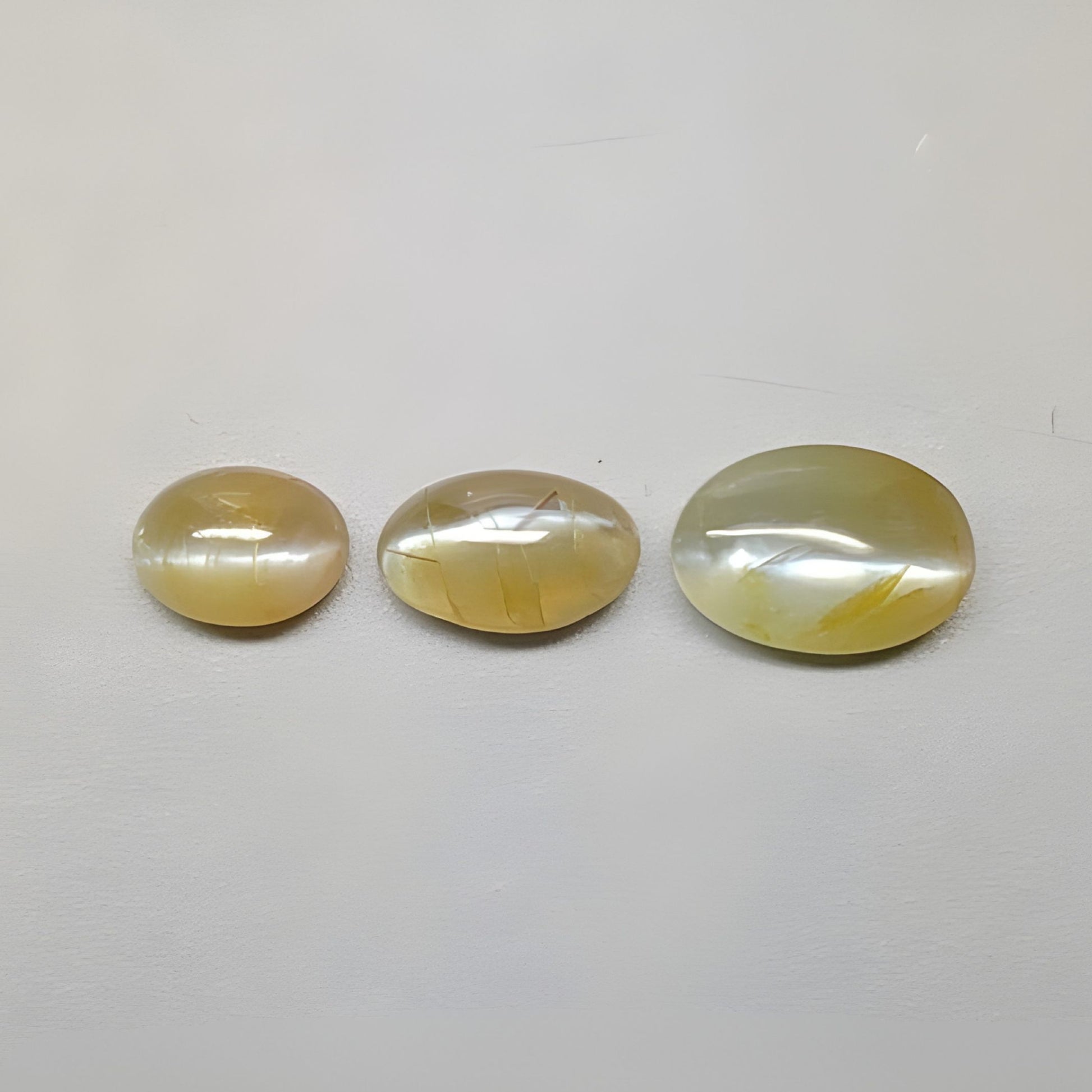 cat's eye cabochon gemstone