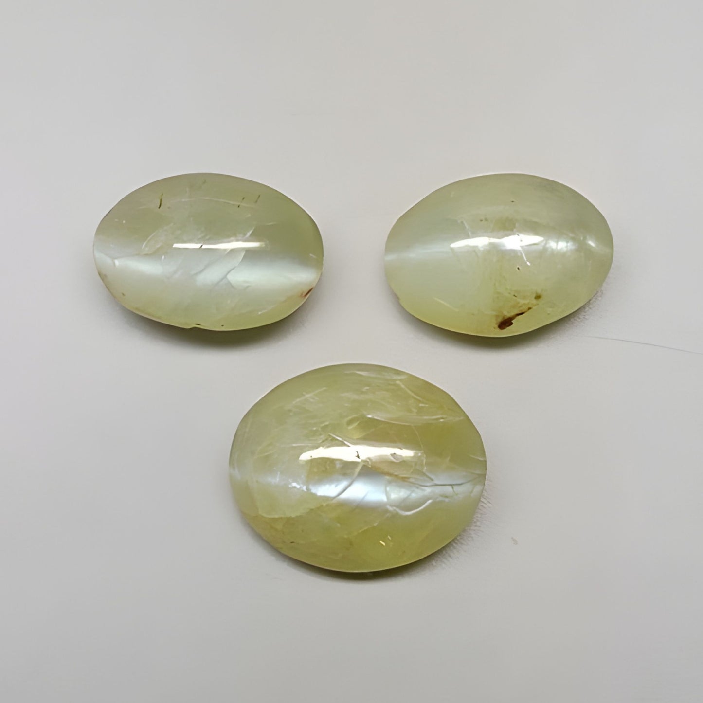 cat's eye cabochon gemstone