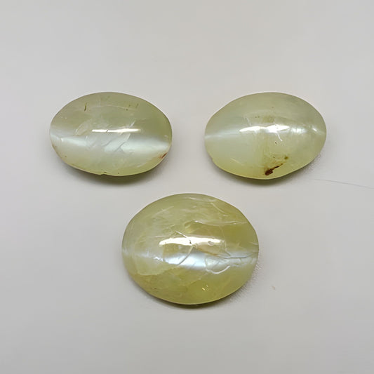 cat's eye cabochon gemstone