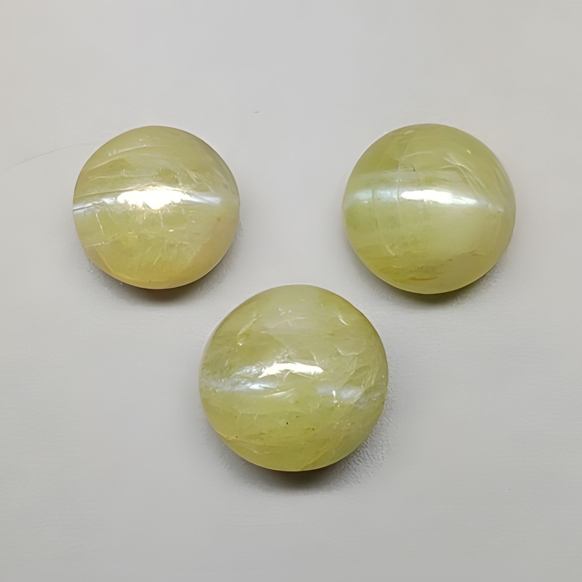 cat's eye cabochon gemstone