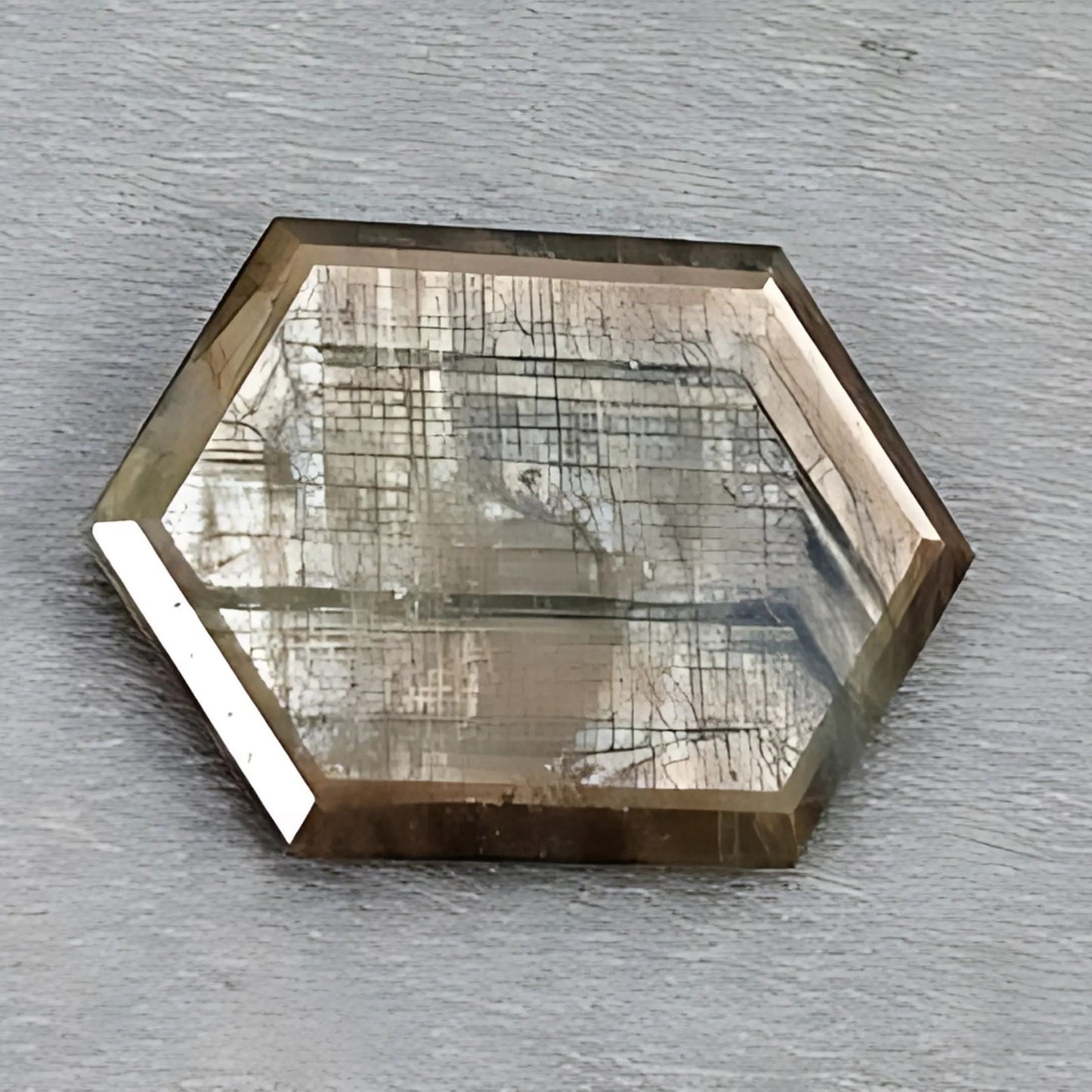 巧克力色蓝宝石六边形刻面切割