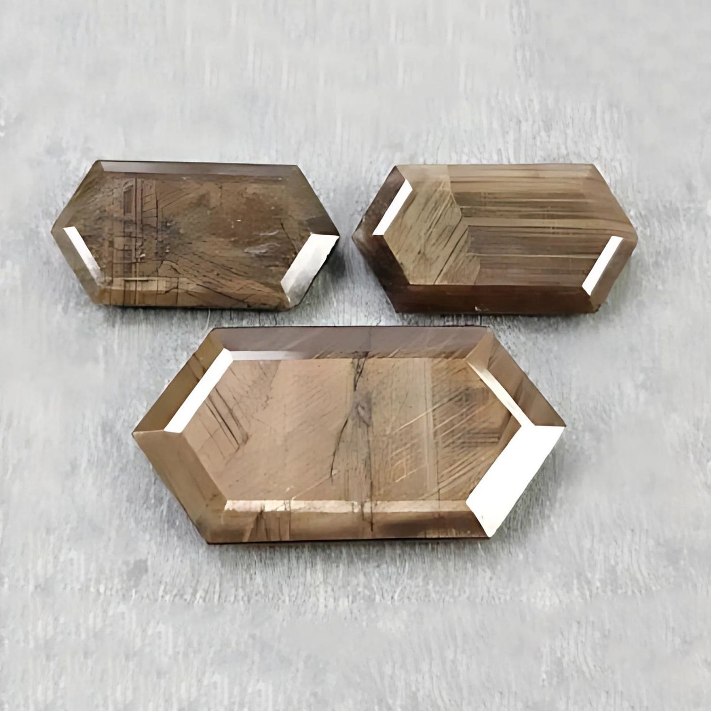 saphir chocolat taille hexagonale à facettes