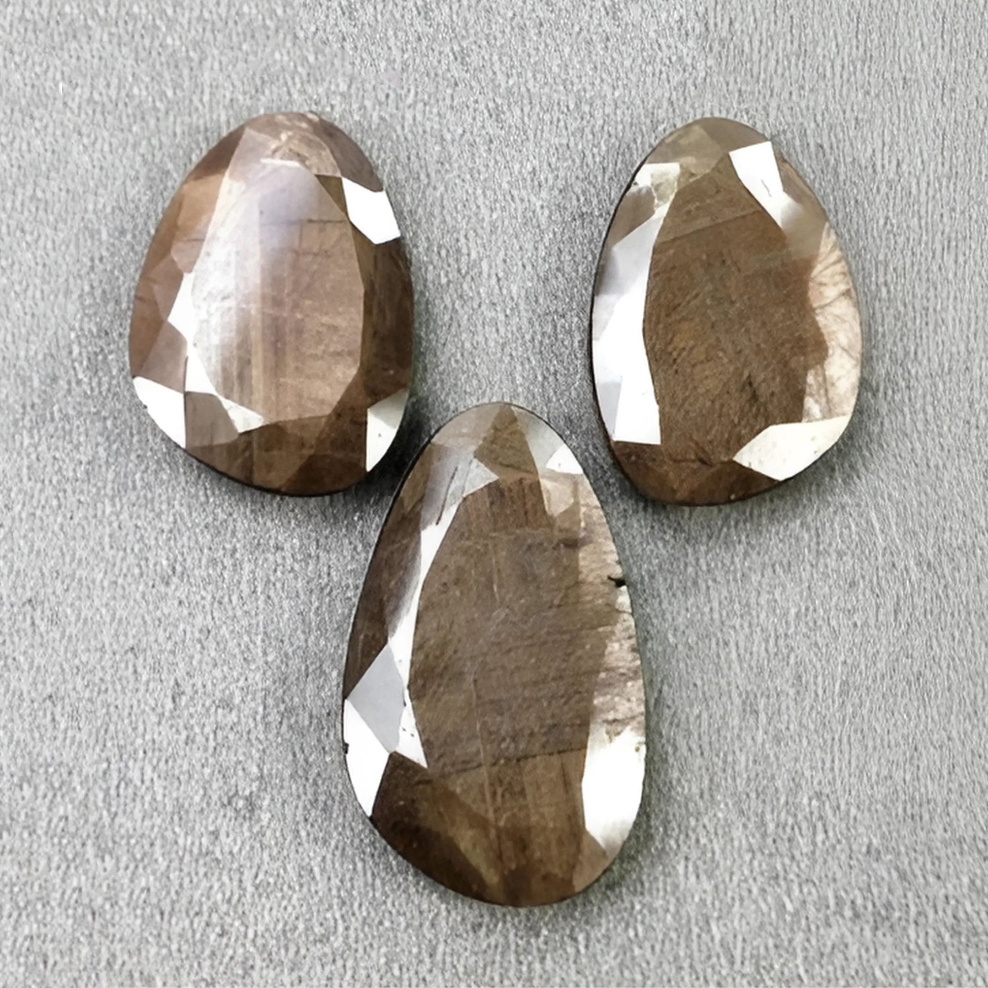 Schokoladen-Saphir im Fancy-Facettenschliff