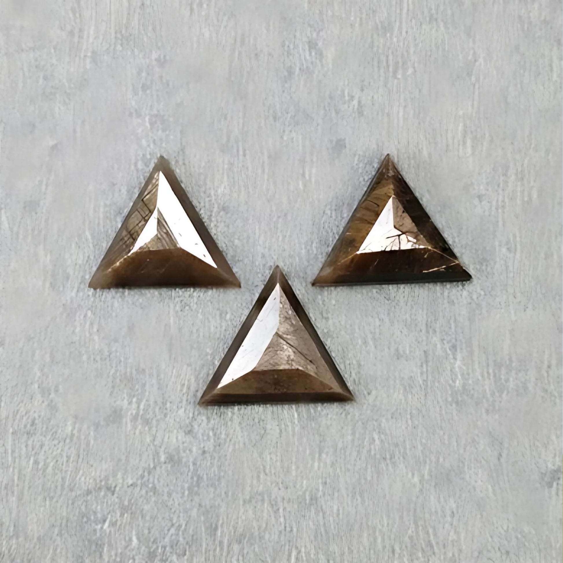 チョコレートサファイア トライアングルステップカット