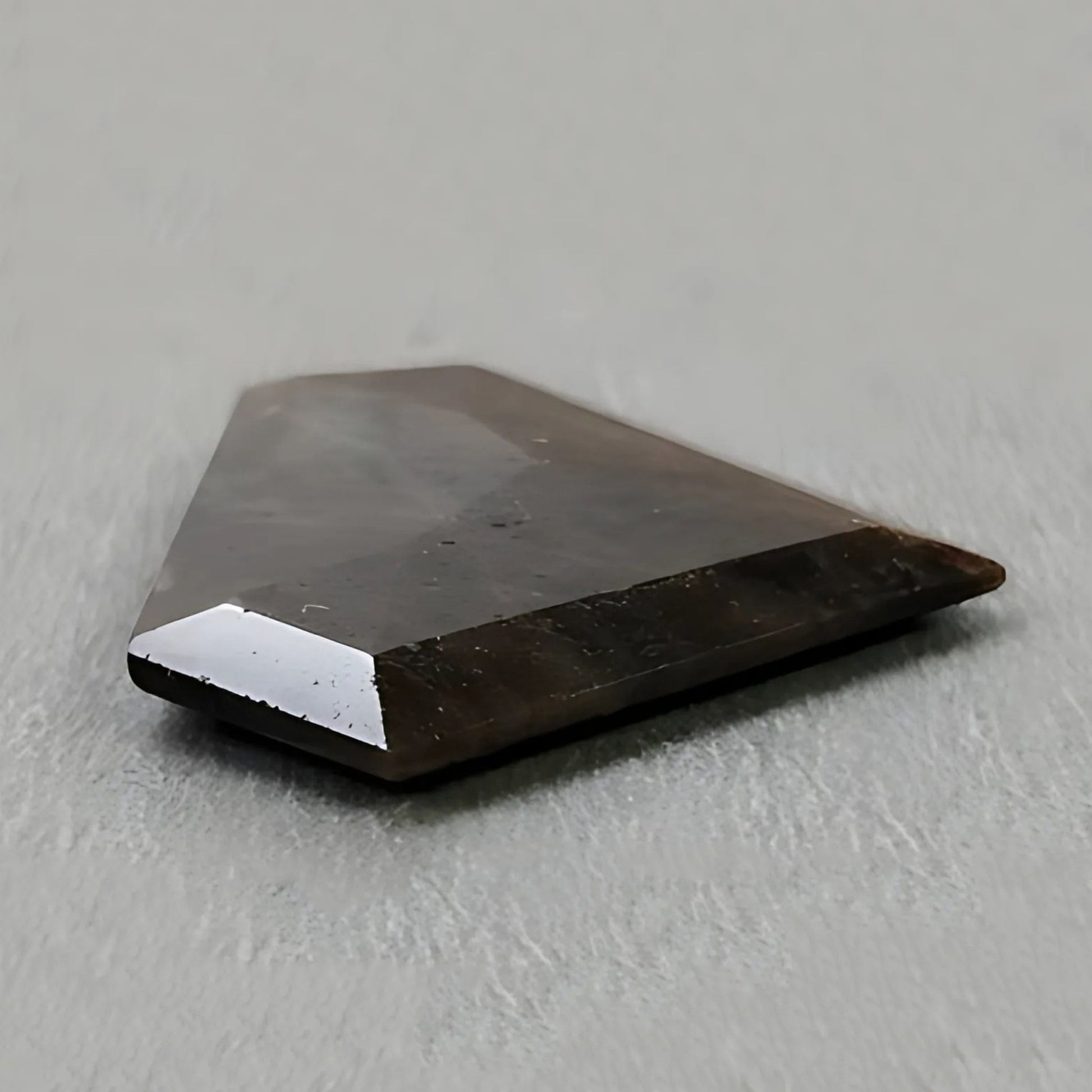 巧克力色蓝宝石花式刻面切割