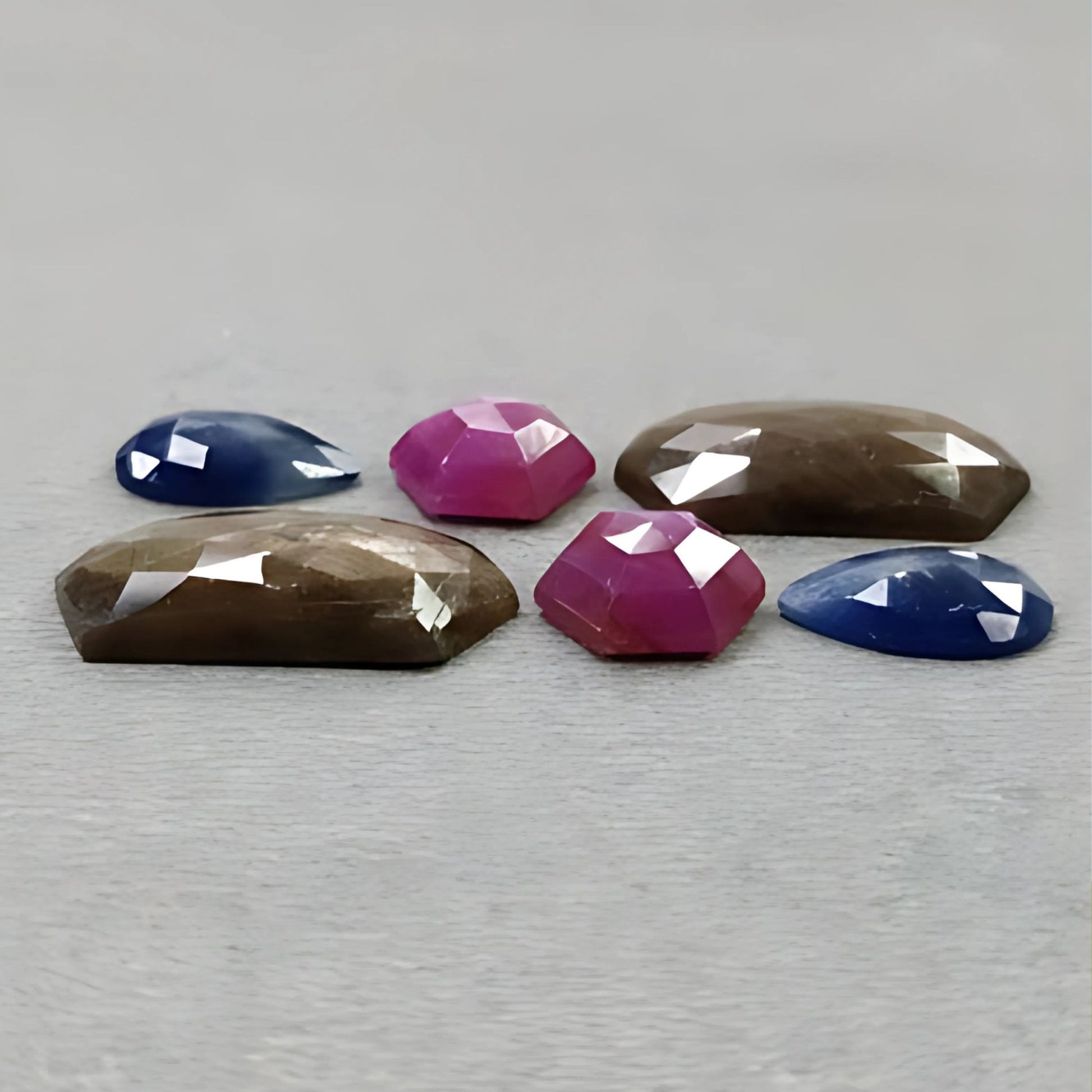 サファイア六角形、ペアシェイプローズカット