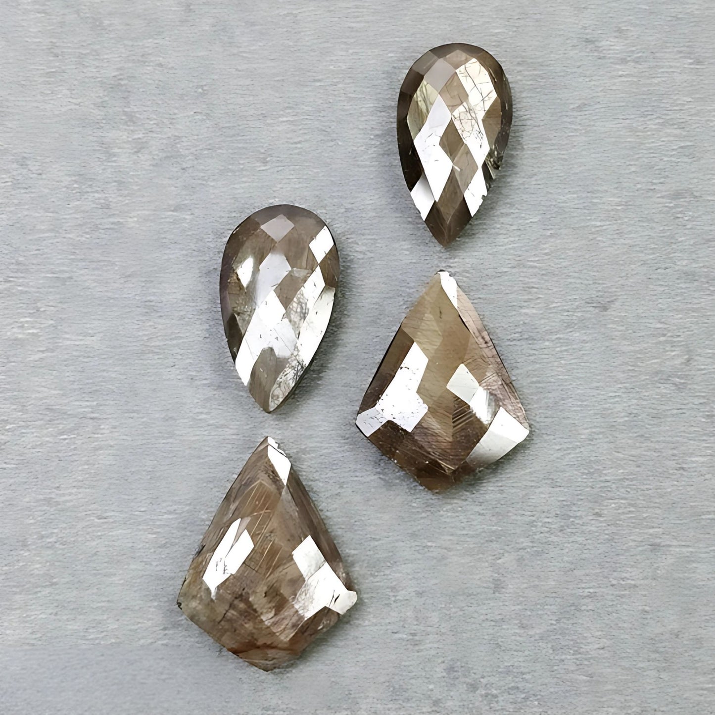 zaffiro cioccolato taglio sfaccettato a pera