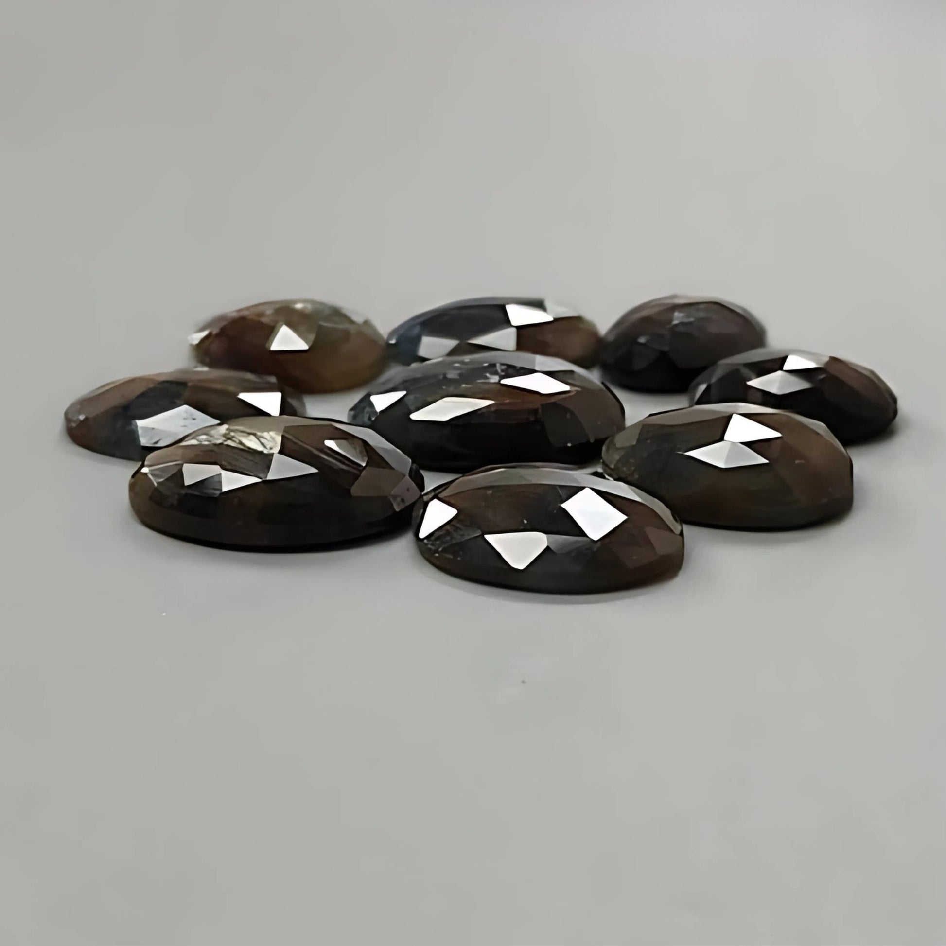 チョコレートサファイア エッグシェイプ ローズカット