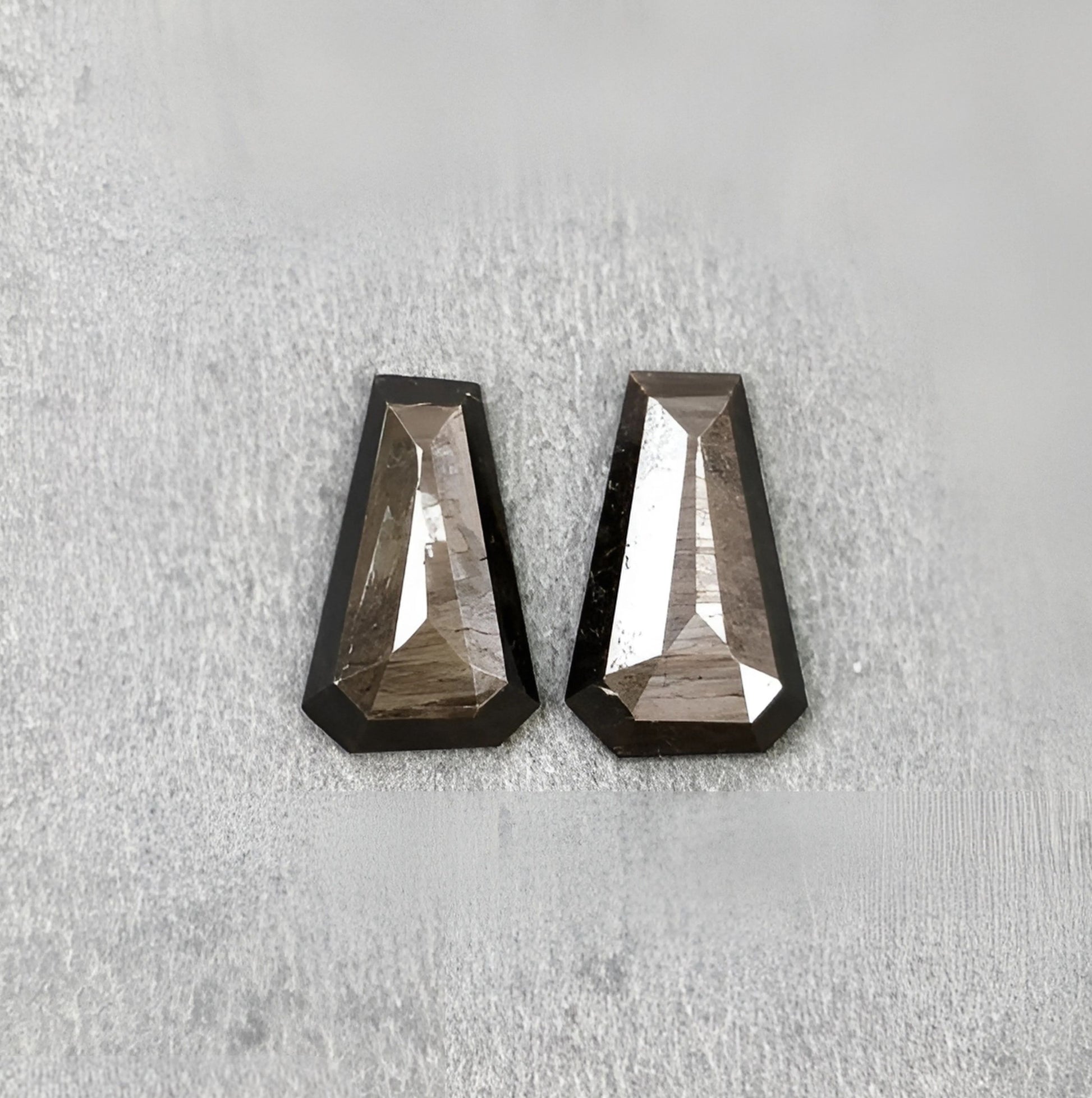 チョコレートサファイアファンシーステップカット