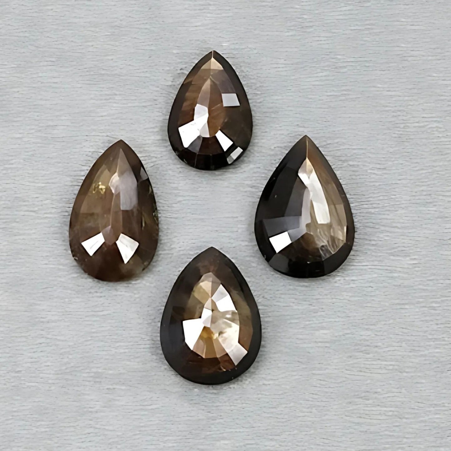 チョコレートサファイア ペアシェイプカット