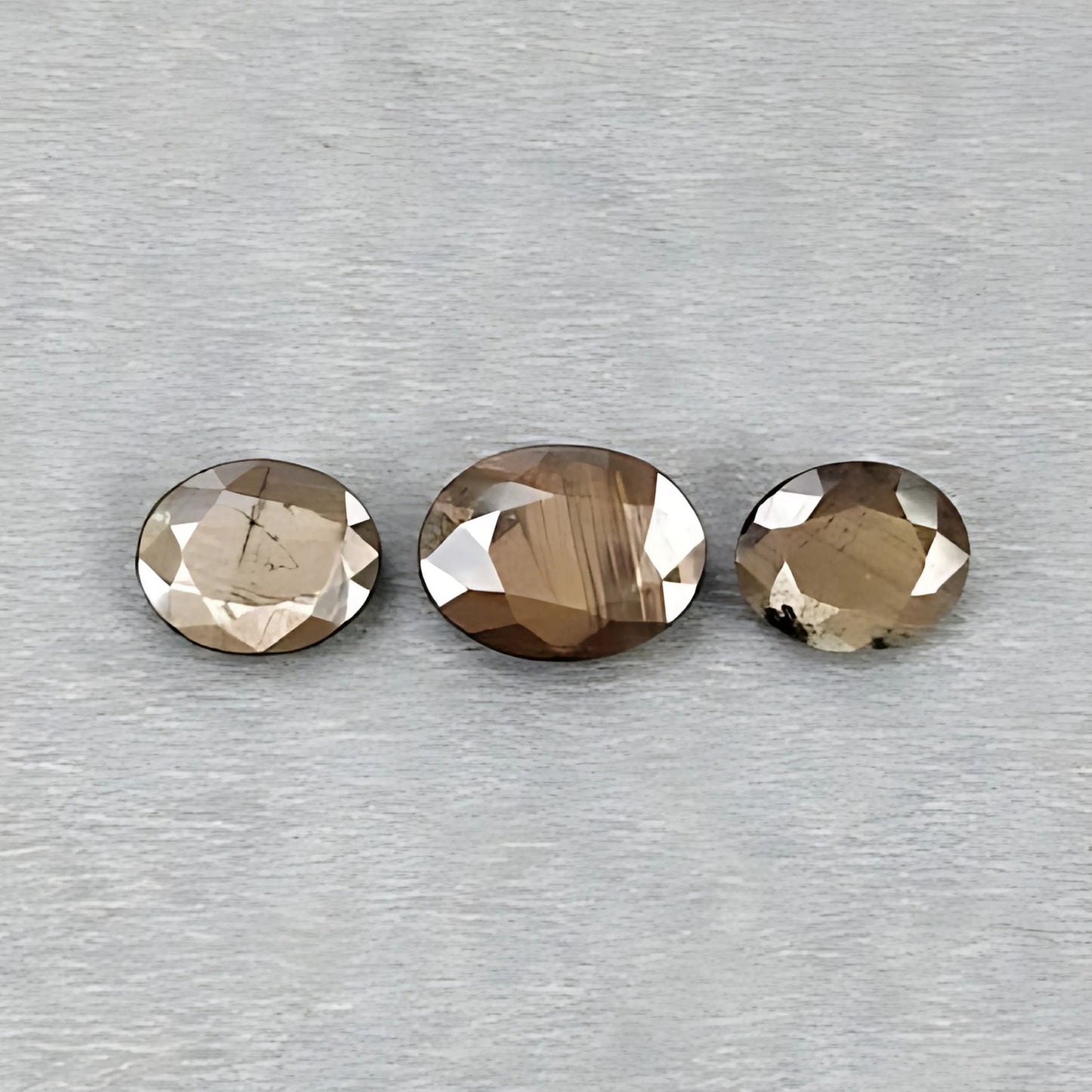 チョコレートサファイアオーバルファセットカット