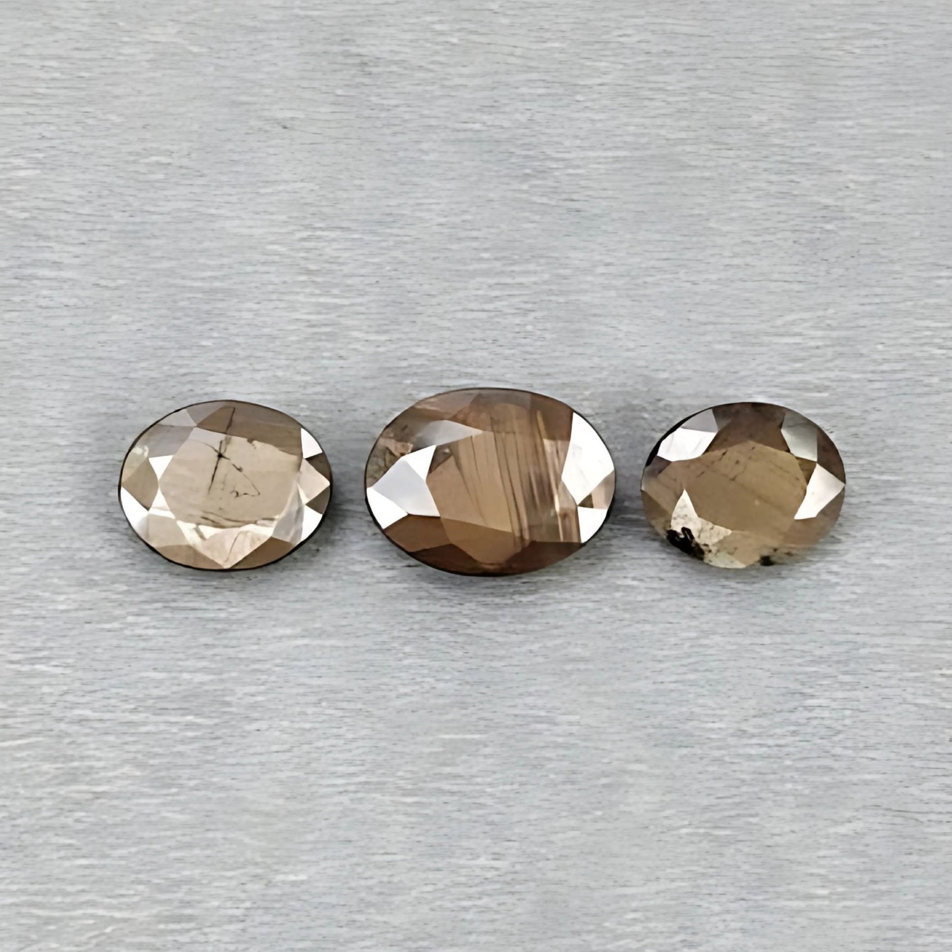 チョコレートサファイアオーバルファセットカット