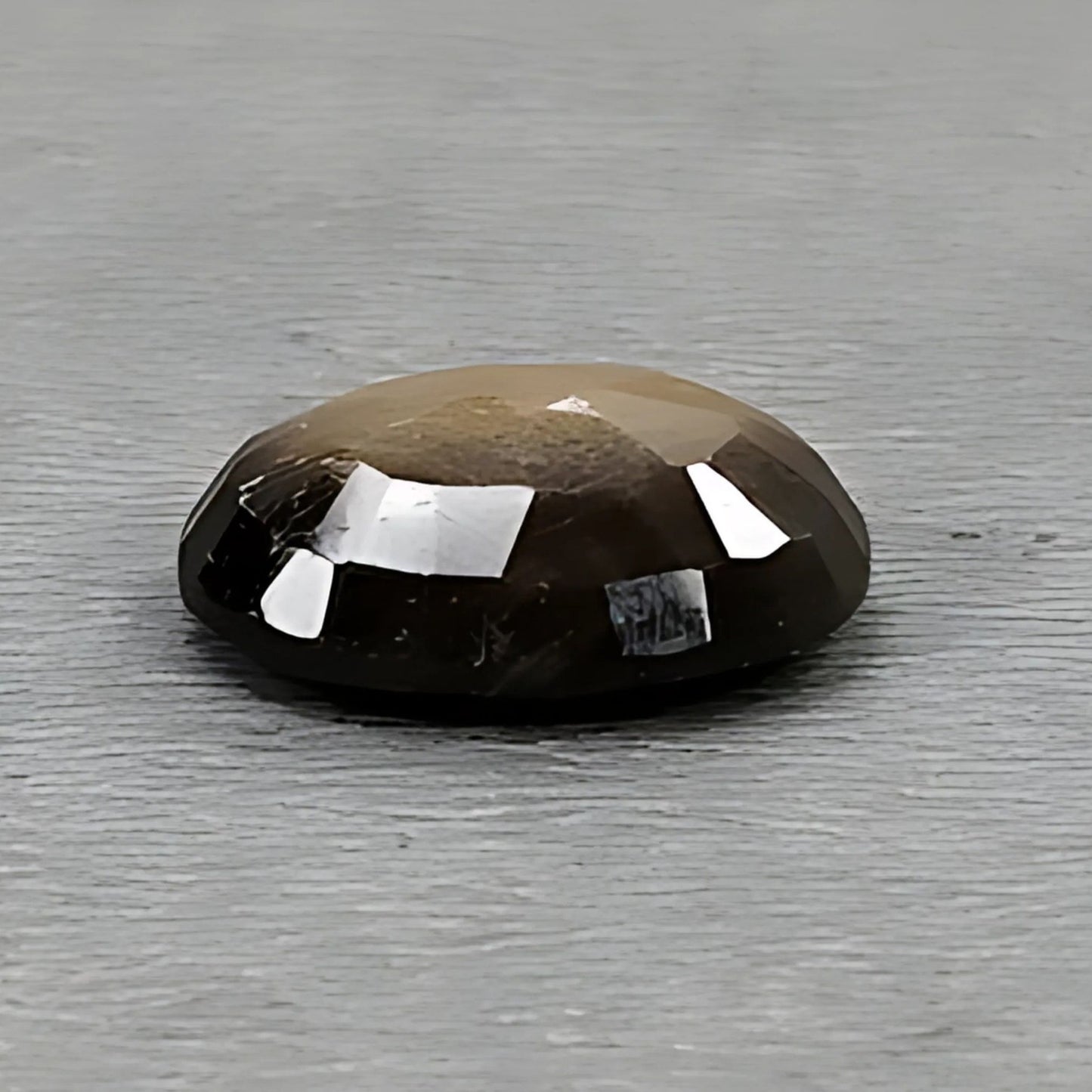 チョコレートサファイアオーバルファセットカット