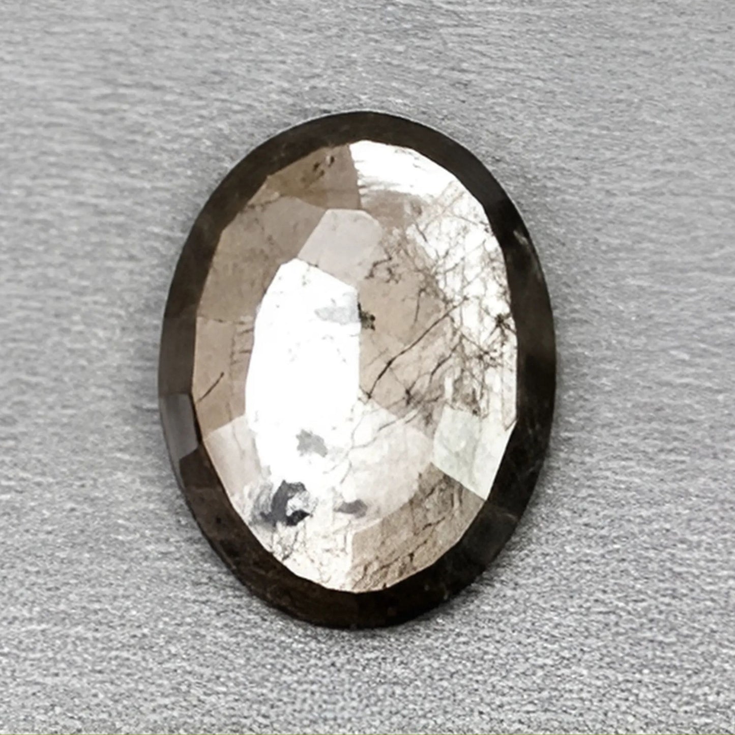 チョコレートサファイアオーバルファセットカット