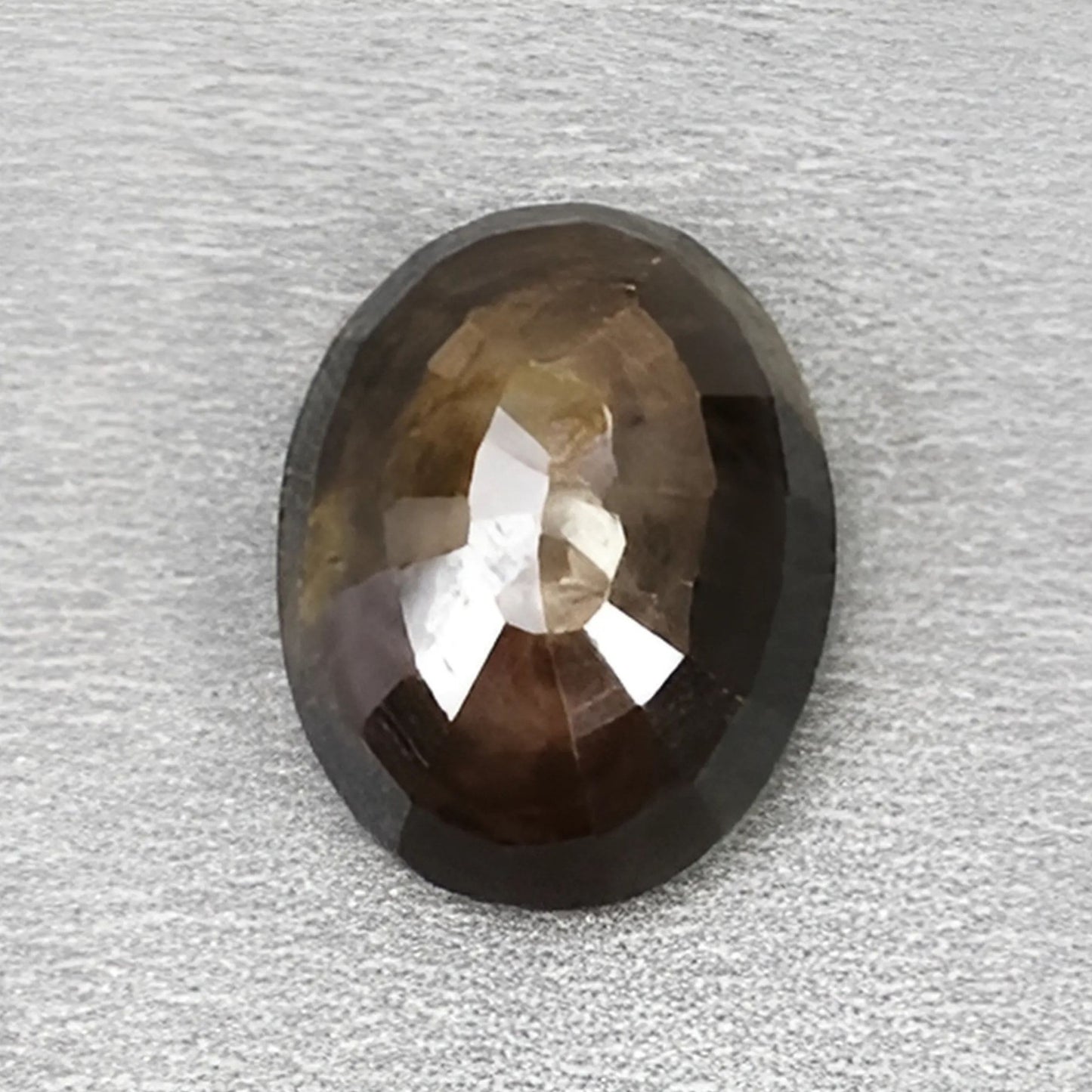 チョコレートサファイアオーバルファセットカット