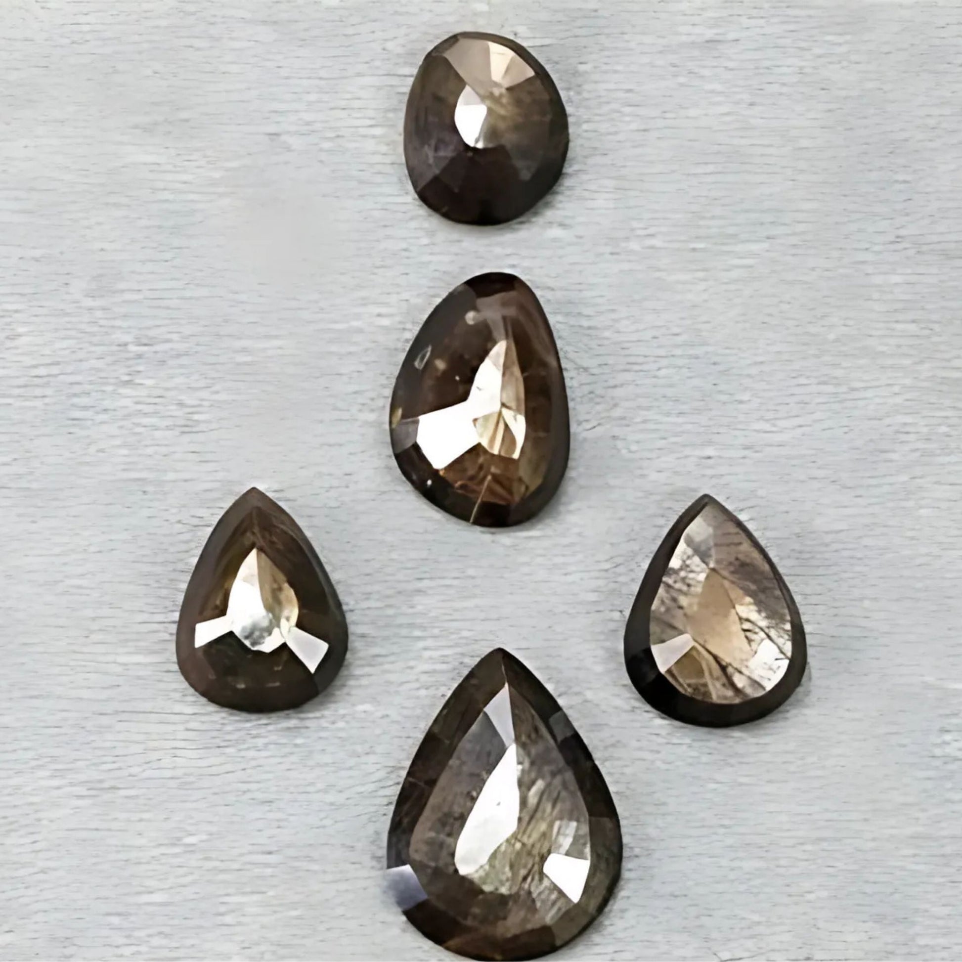 saphir chocolat taille poire facettée