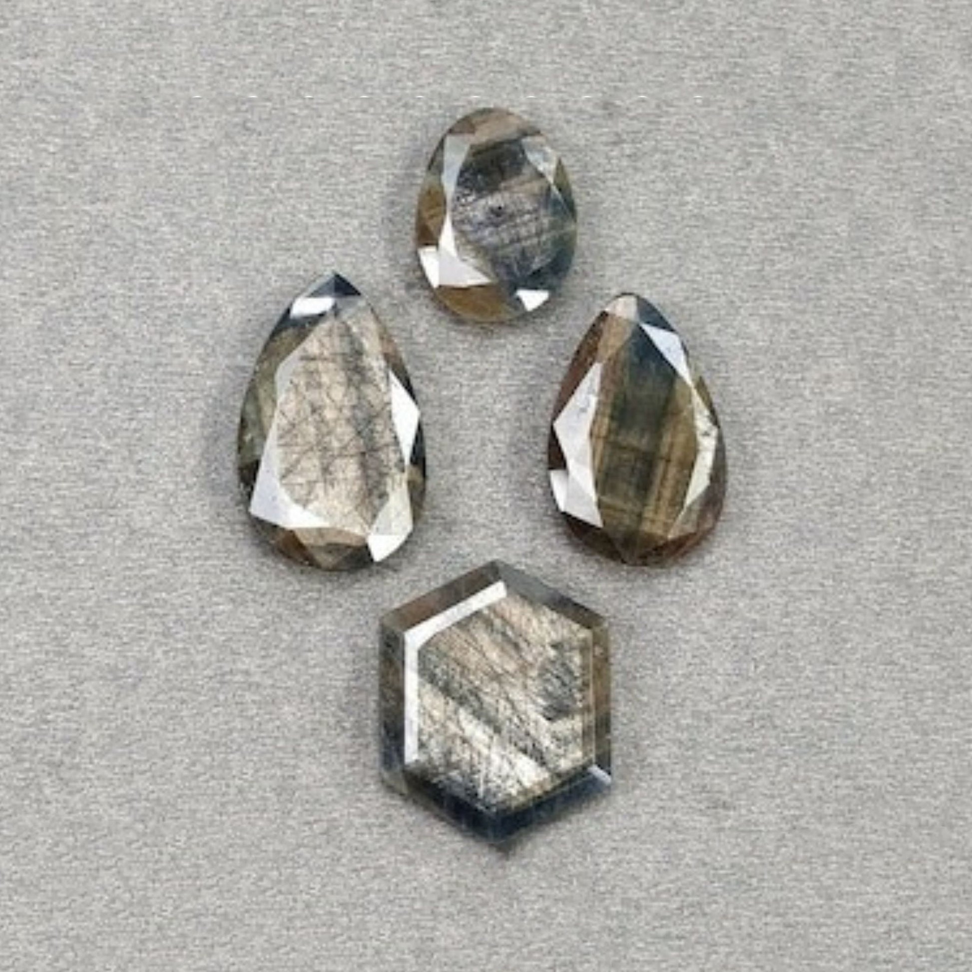 Schokoladen-Saphir im Sechseck-Facettenschliff