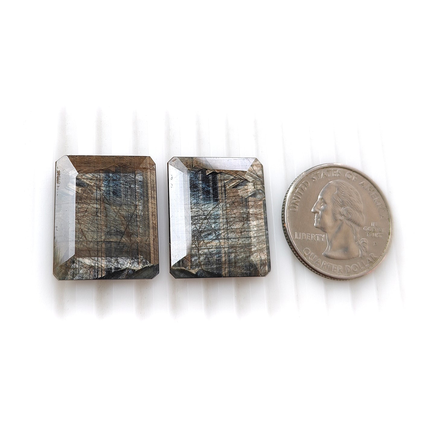 チョコレートサファイアクッションファセットカット